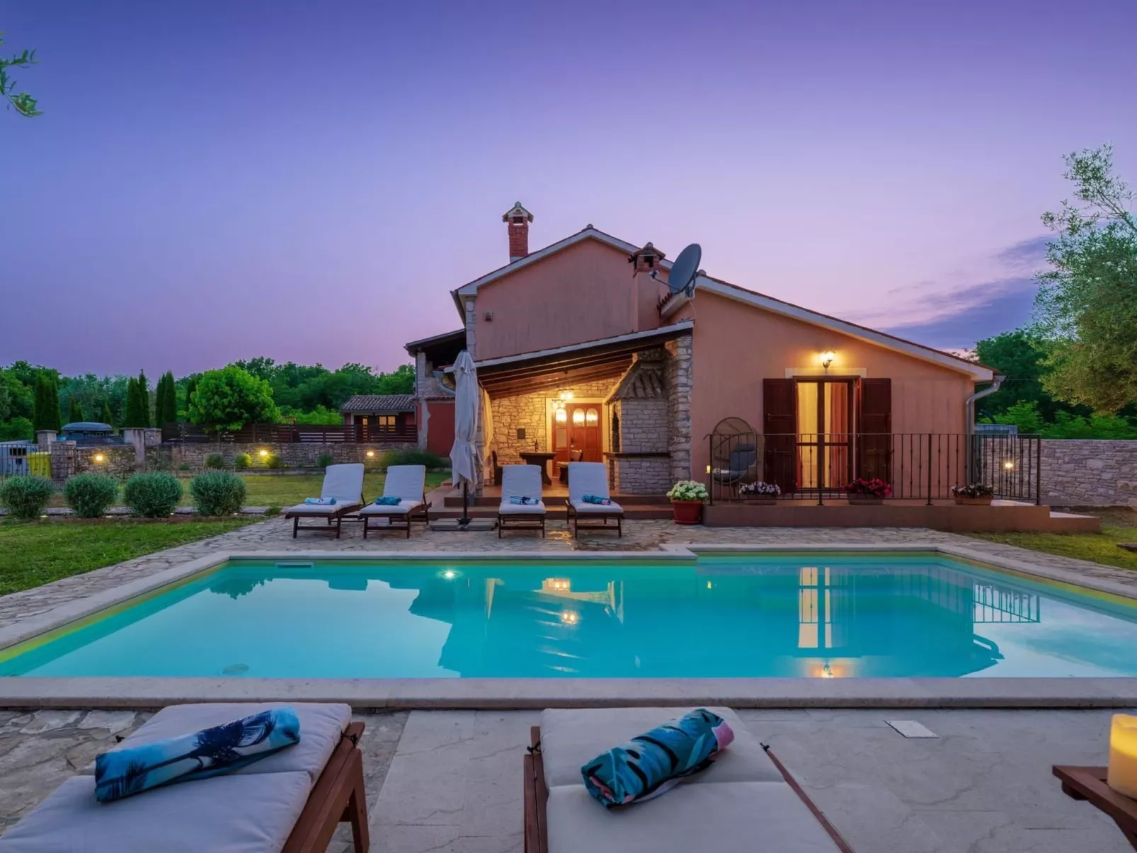 Villa mit privatem Pool und großem Garten-Image-tags.info