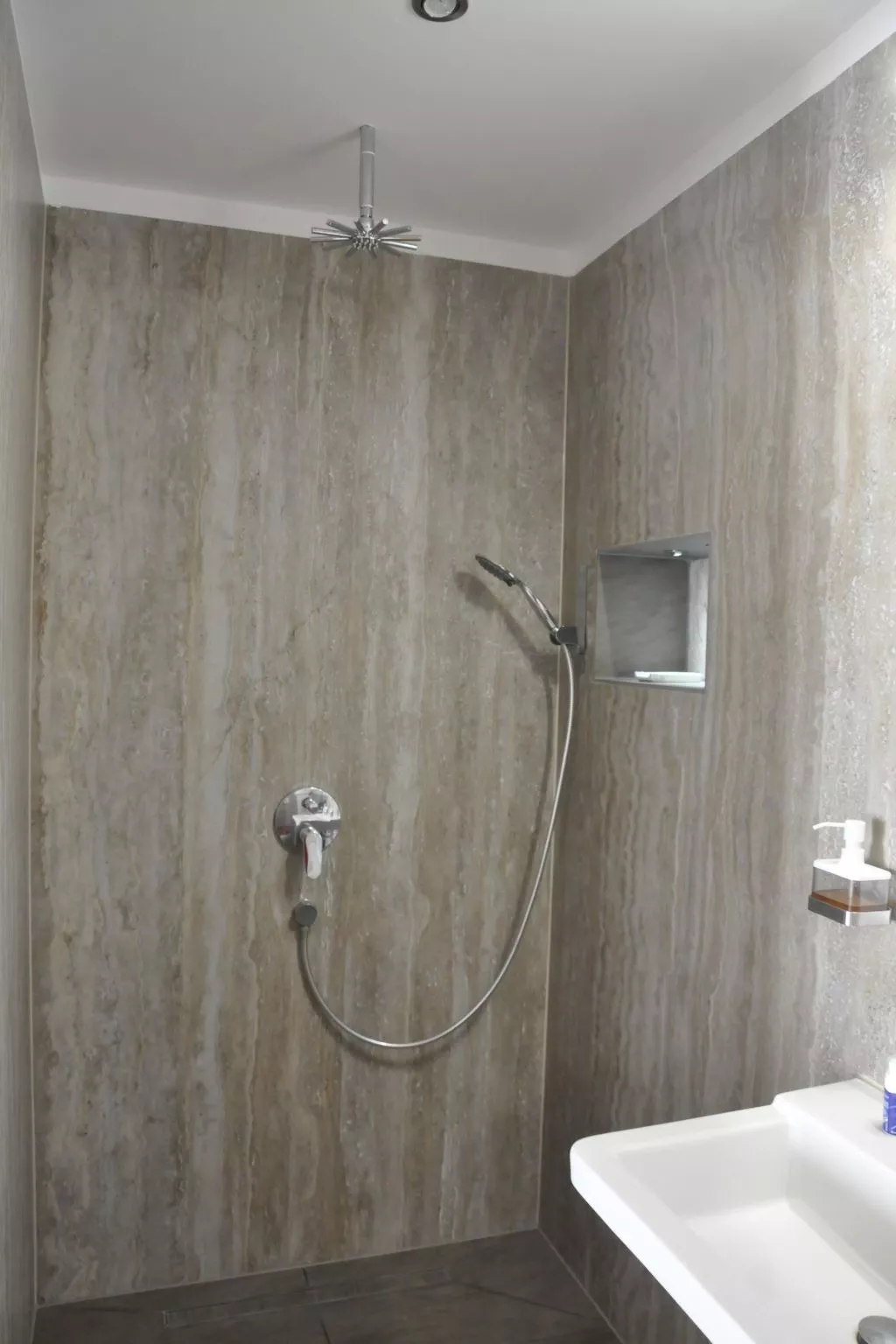 In Zelinika mit Großer Terrasse-Inside