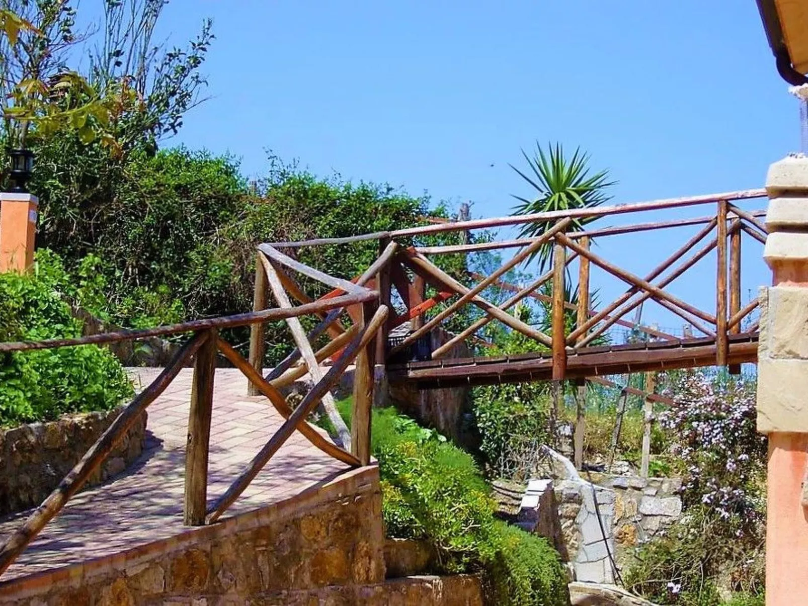 Granatapfel-Wohnung-Draußen