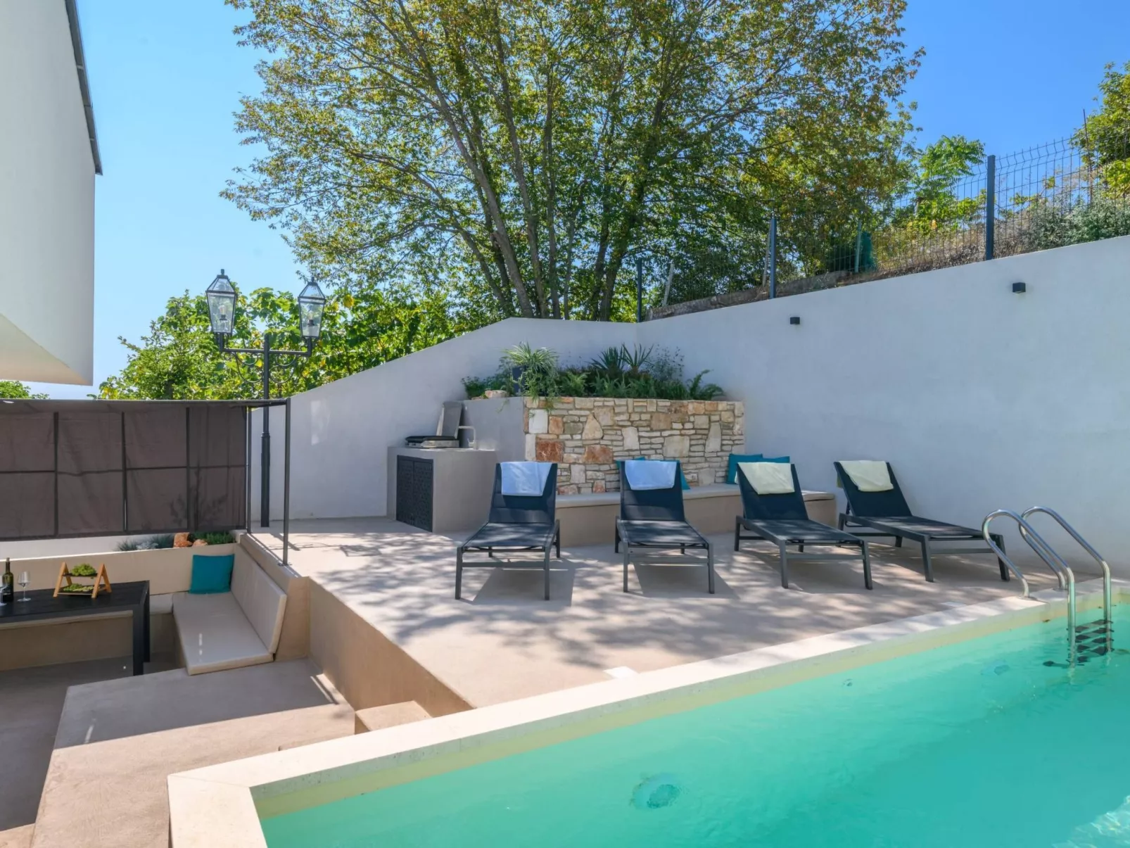 In Vintijan mit Privatem Pool-Draußen