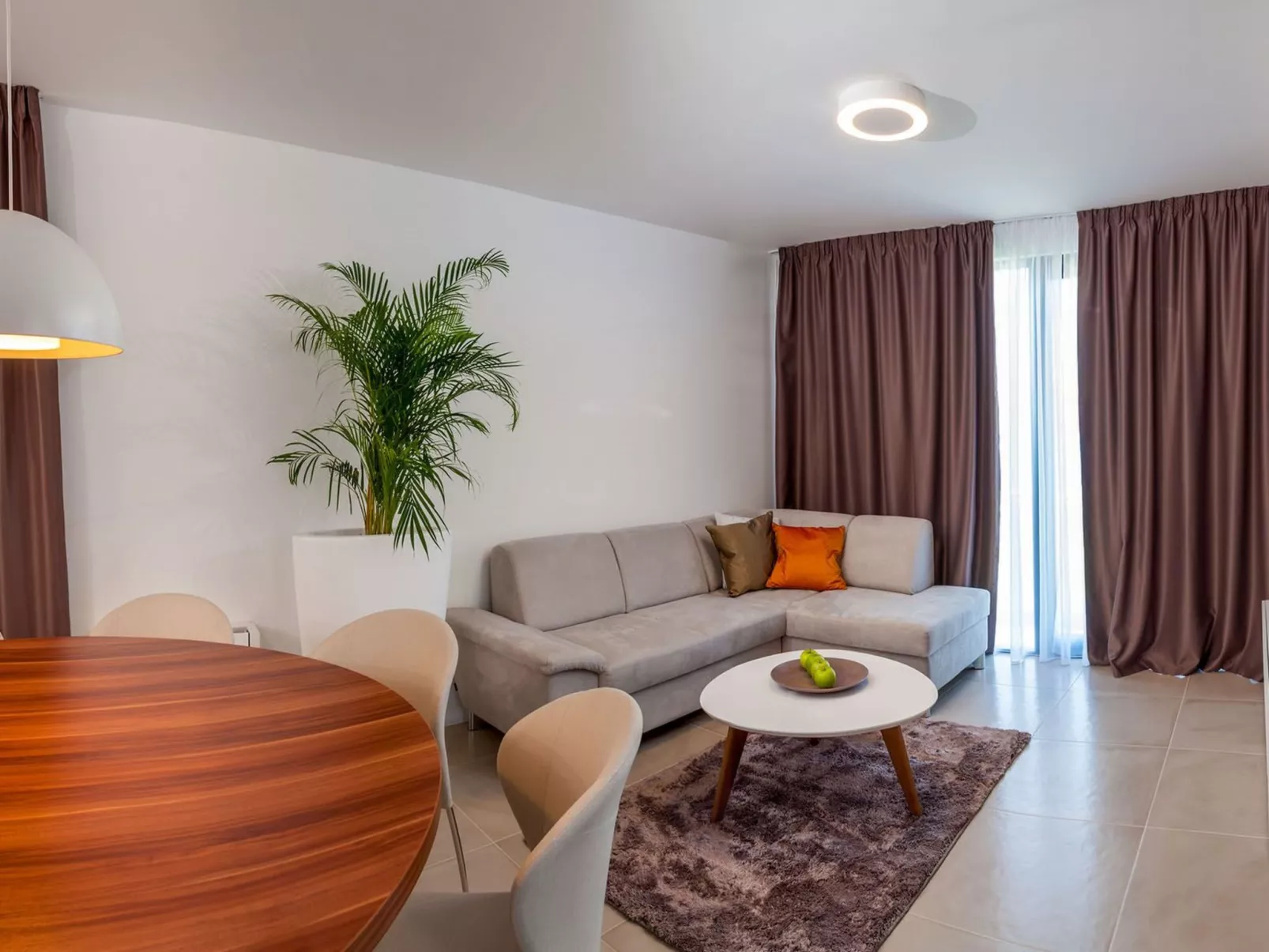 Luxuriöse Villa Rose am Strand mit Pool-Drinnen