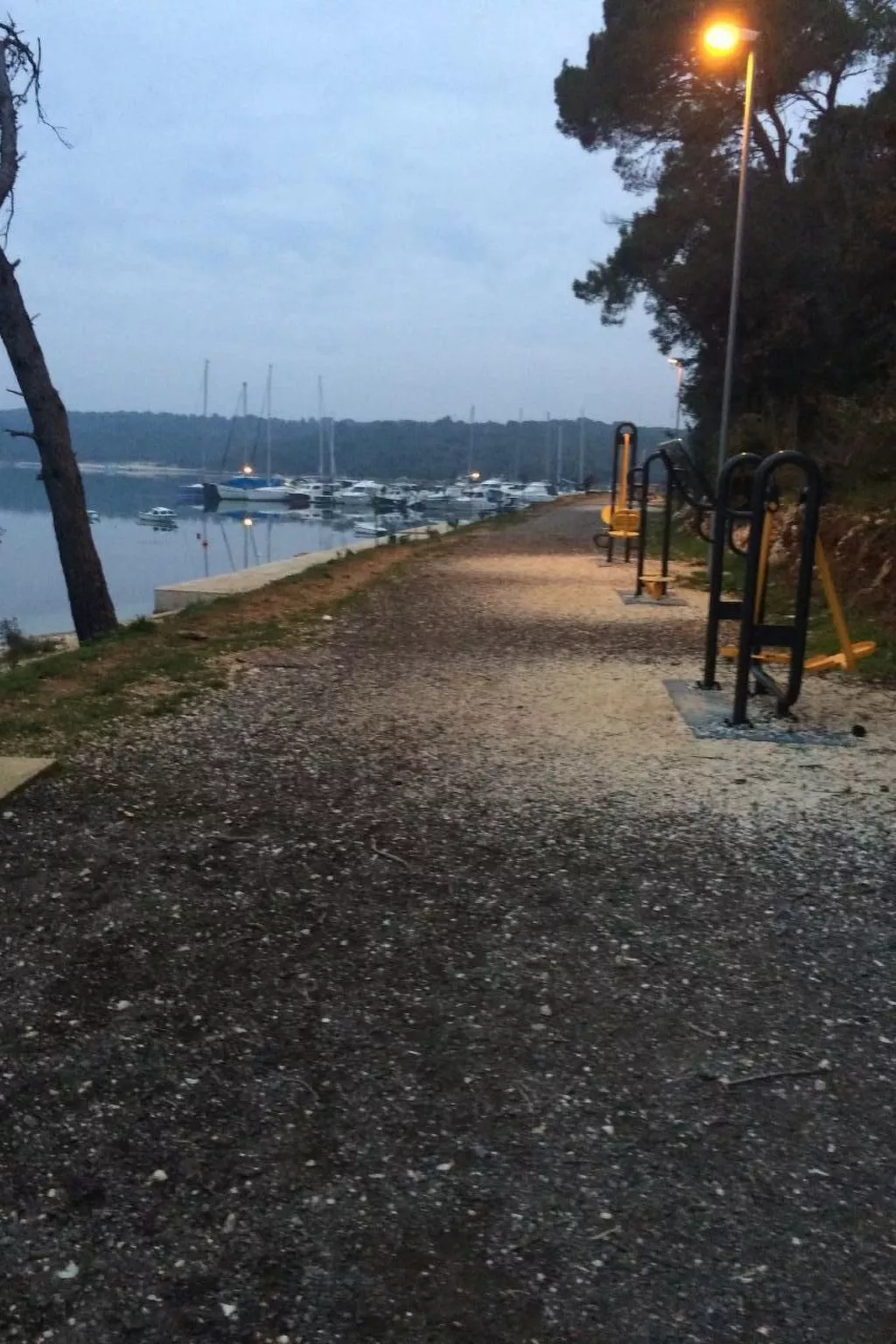 Wohnung mit Blick auf das Wasser-Draußen
