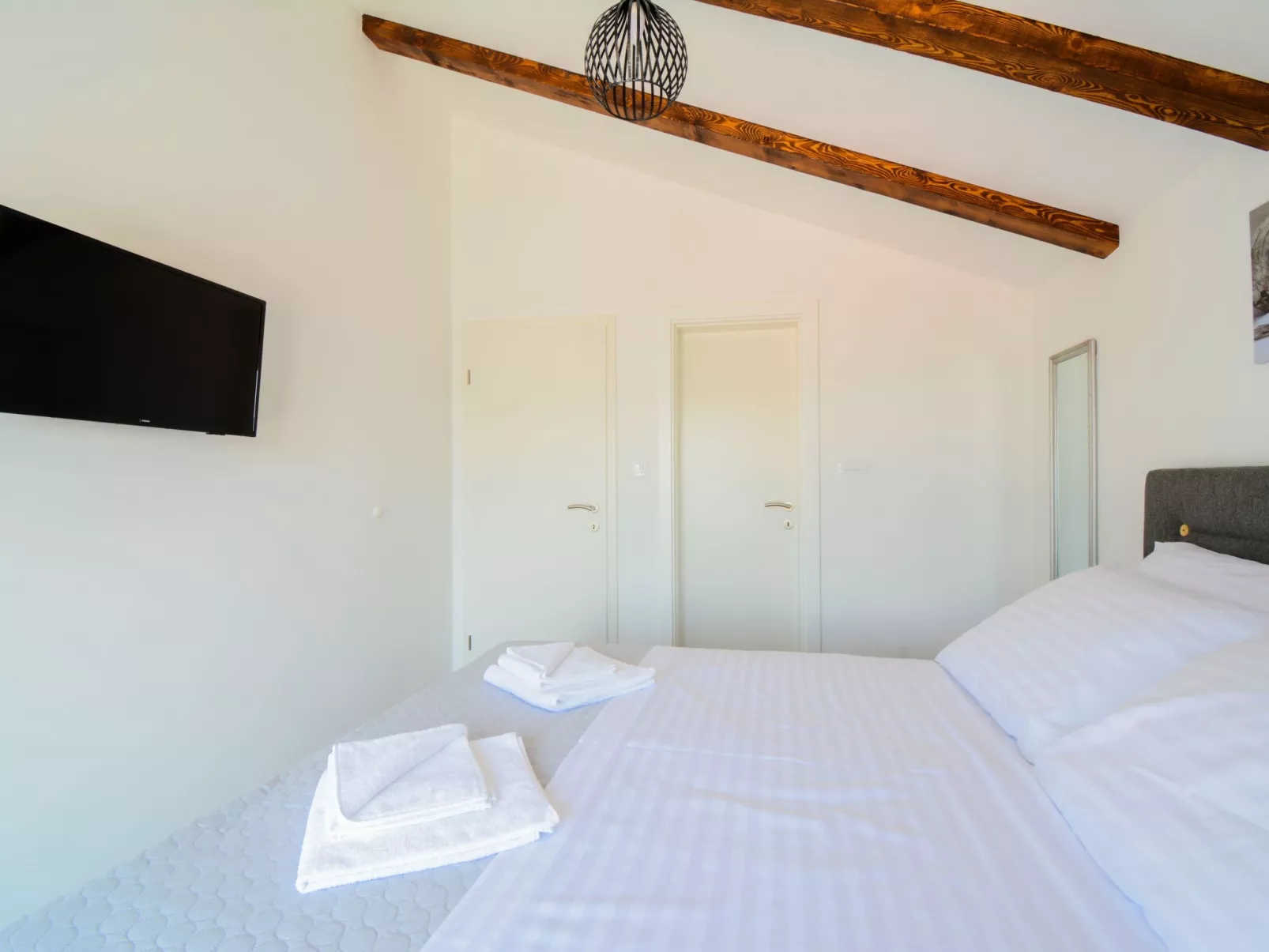 Villa mit beheiztem Pool mit Meerblick - TA Leut Agency-Inside