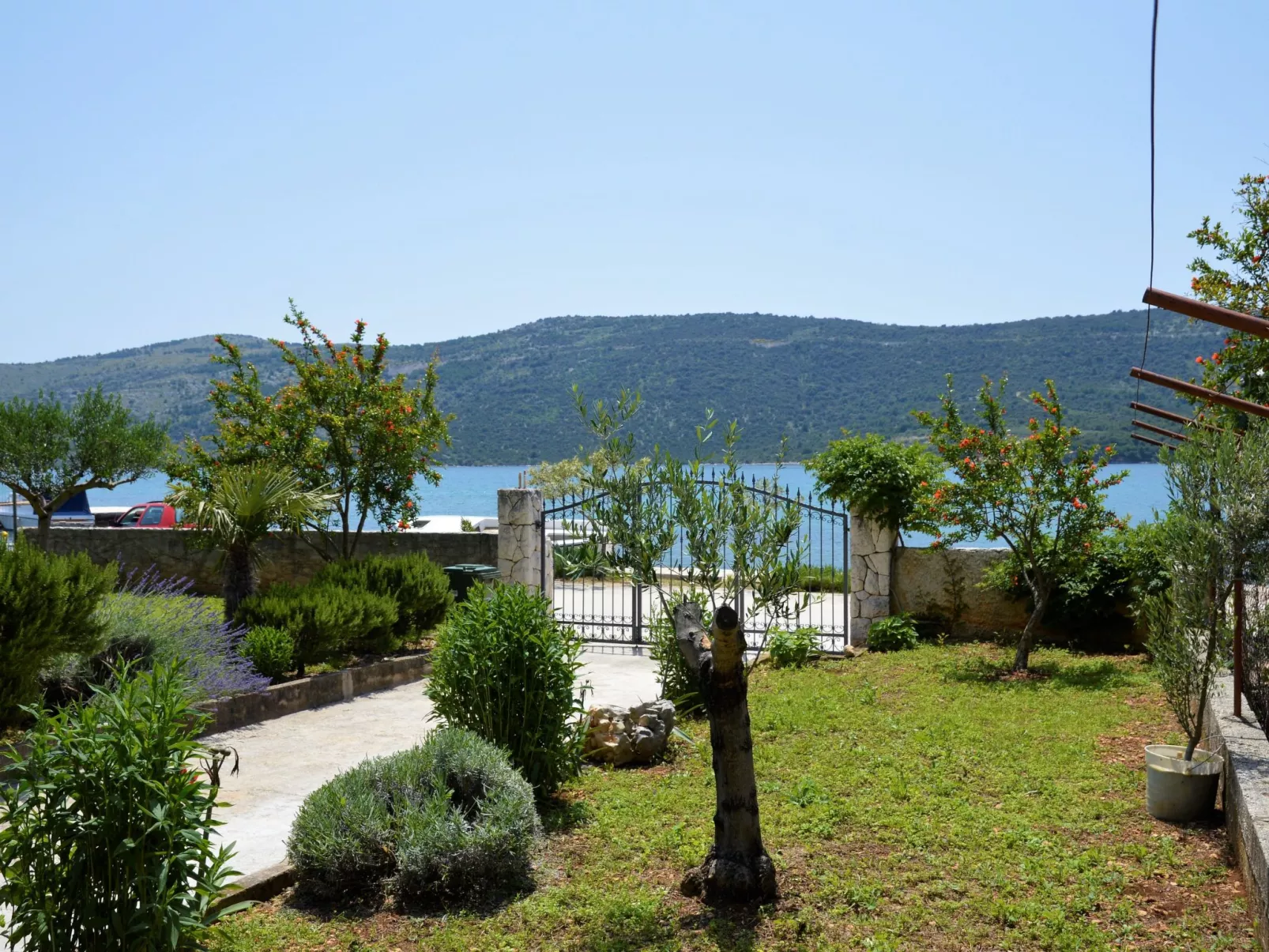 Schöne Wohnung in Poljica mit privatem Parkplatz-Outside