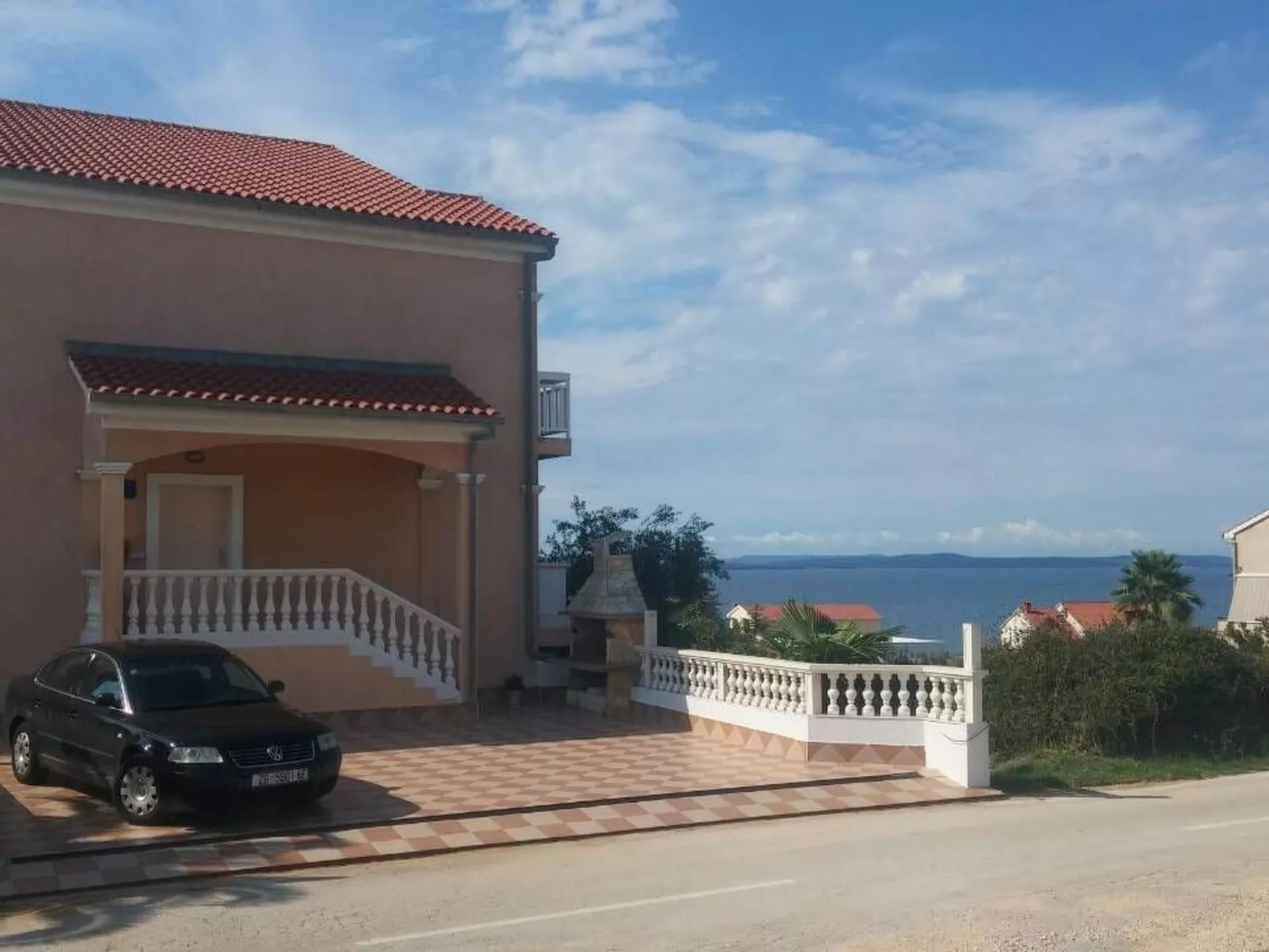 "Dantin" mit Blick auf das Wasser-Image-tags.info