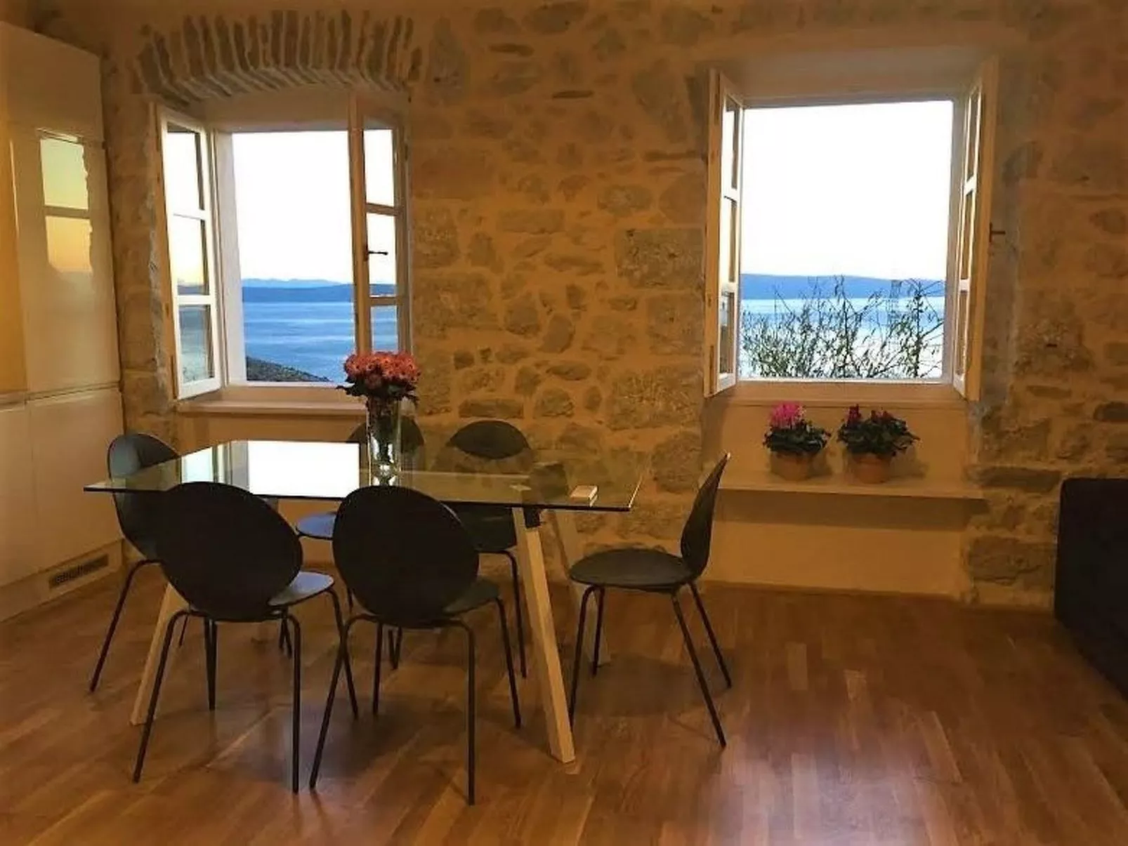 Wunderschöne Steinvilla mit tollem Ausblick-Dedans