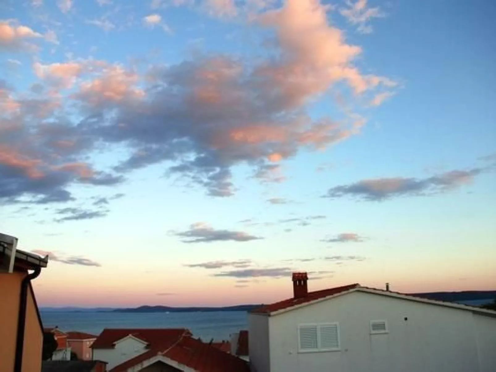 Mit Terrasse und Grill-Outside