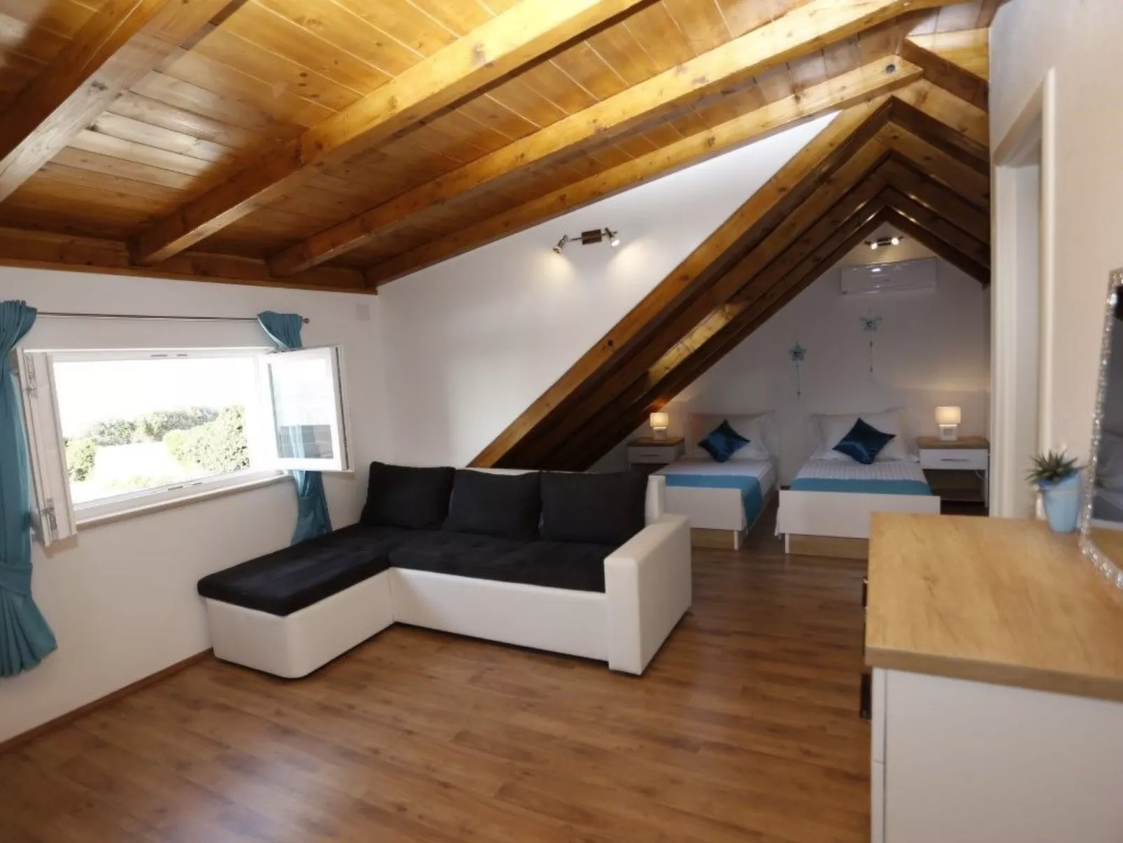 Villa Mis, Haus in Supetar mit privatem Pool-Image-tags.info