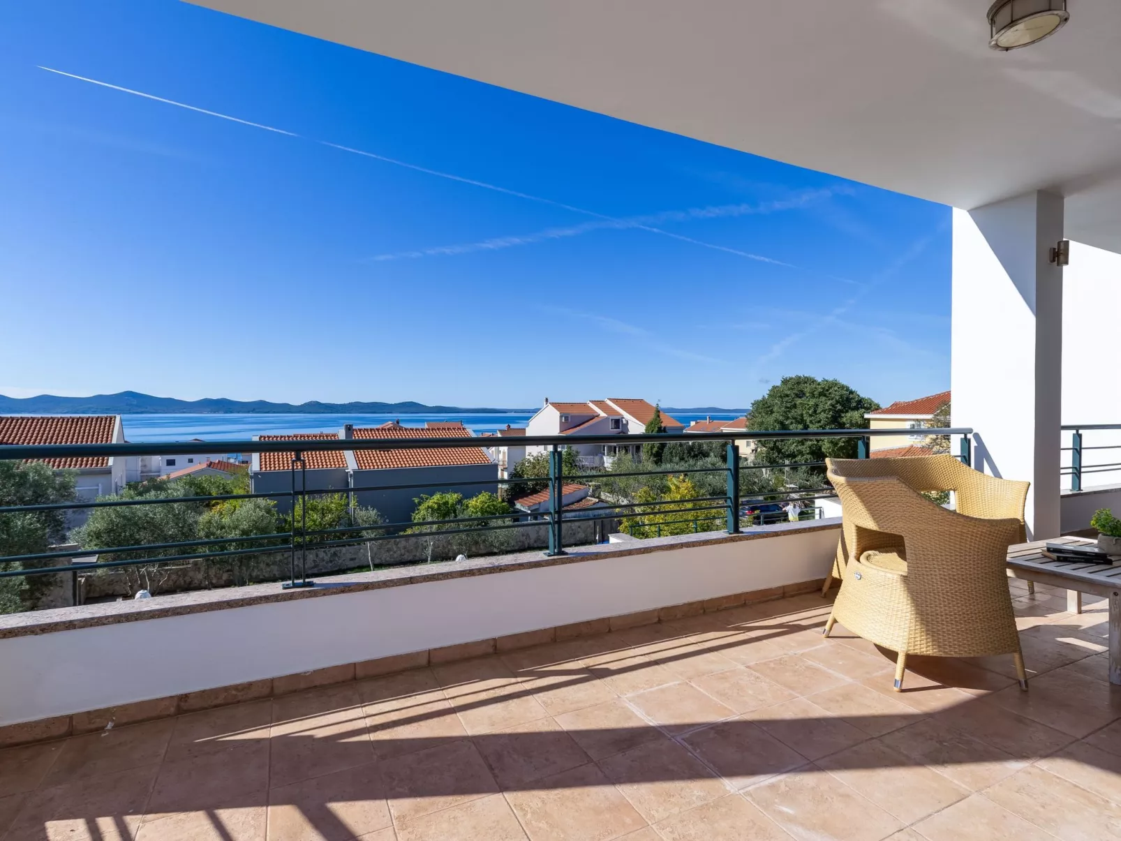 Luxuriöse Villa mit Meerblick - von TA Leut Agency-Draußen