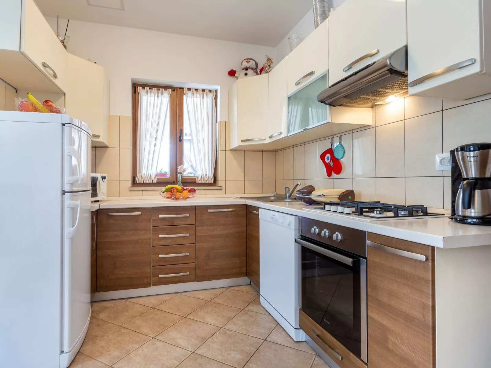 "Villa Mirela" mit Terrasse-Drinnen