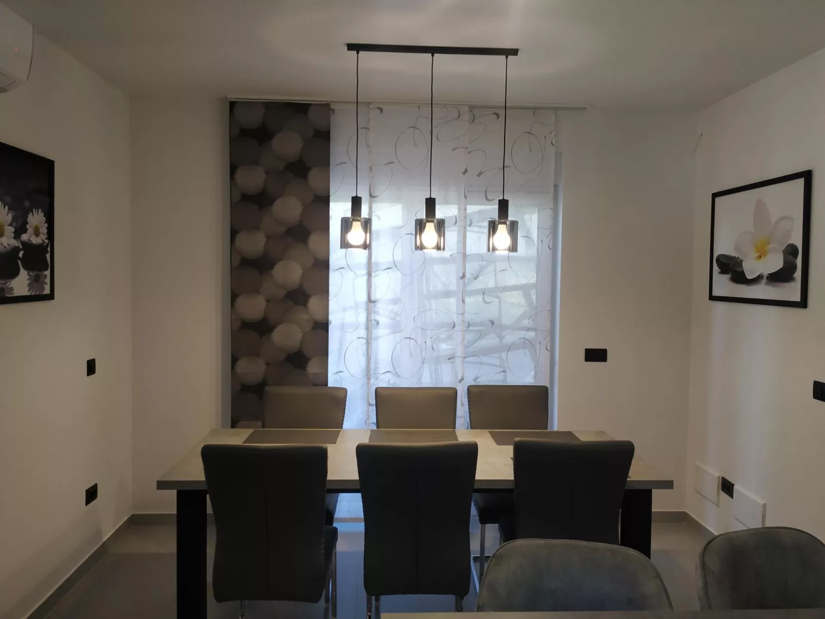 Ferienvilla mit privatem Pool-Inside