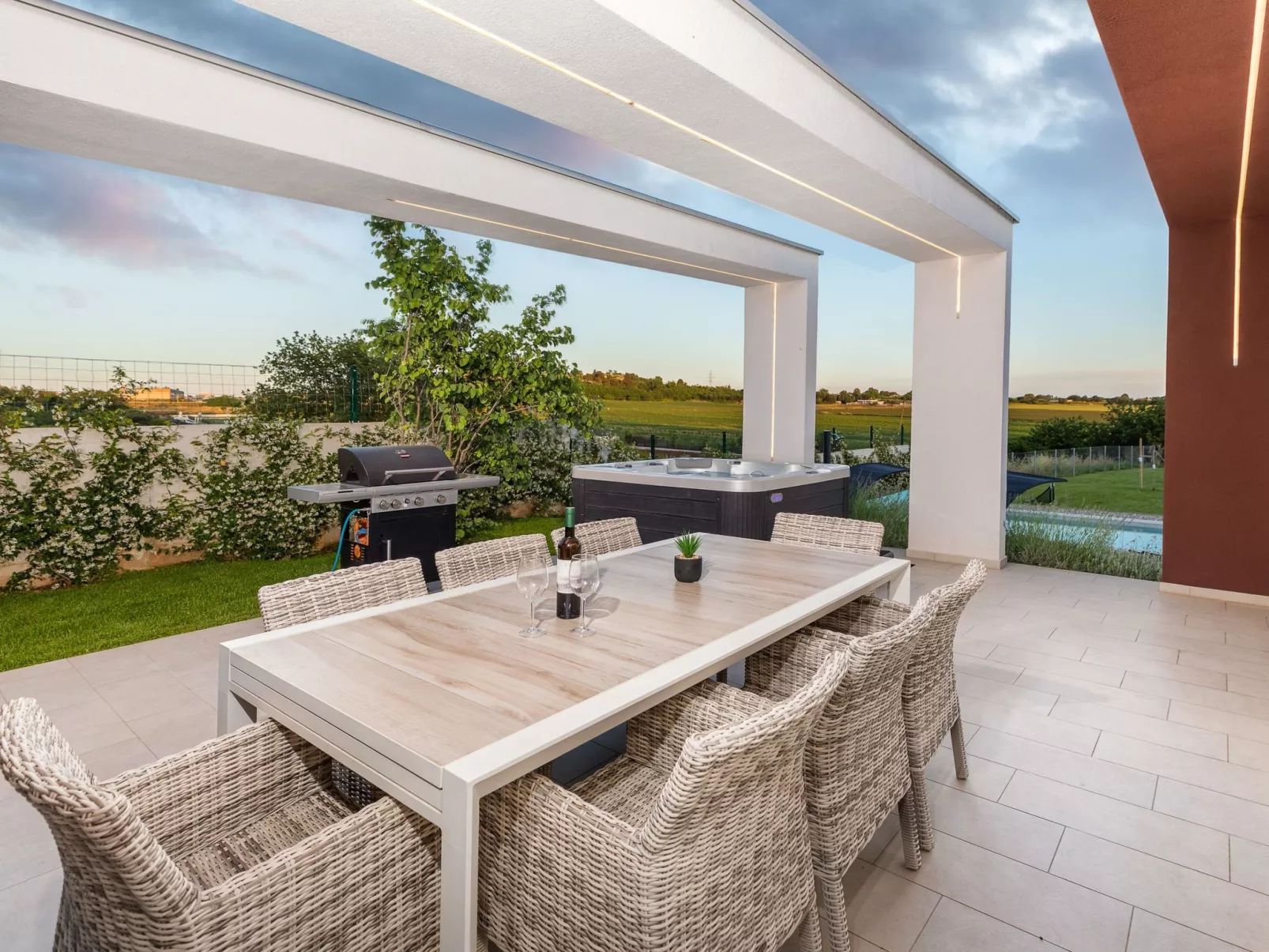 Villa Grofica, beheizter Pool, Taverne, Strandnähe-Dehors