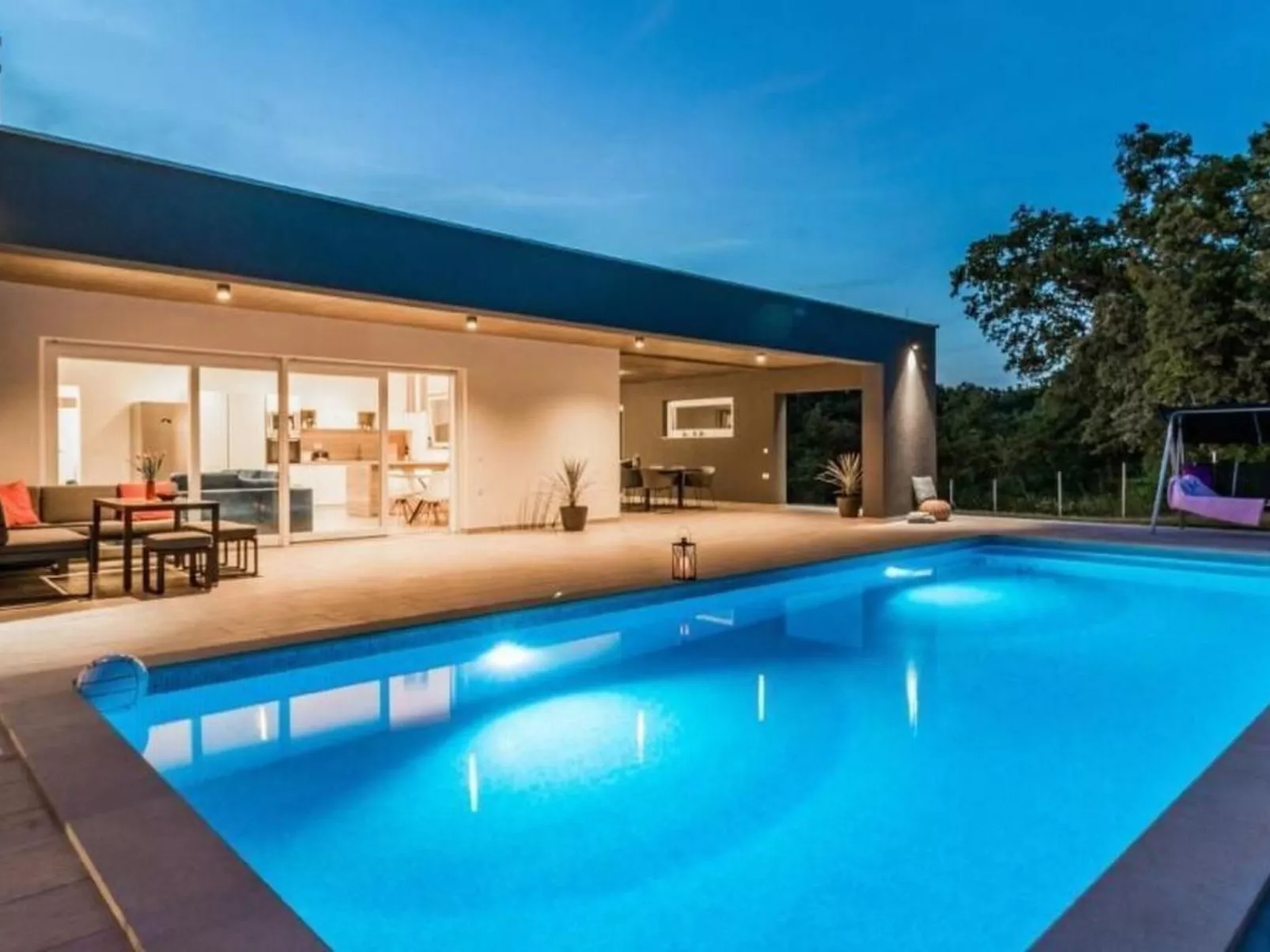 Villa Sanivaro mit beheiztem Pool und Whirlpool-Inside