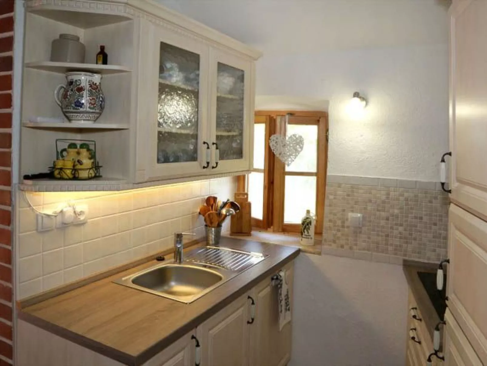 Typisch istrisches Steinhaus mit Grill und Garten-Inside