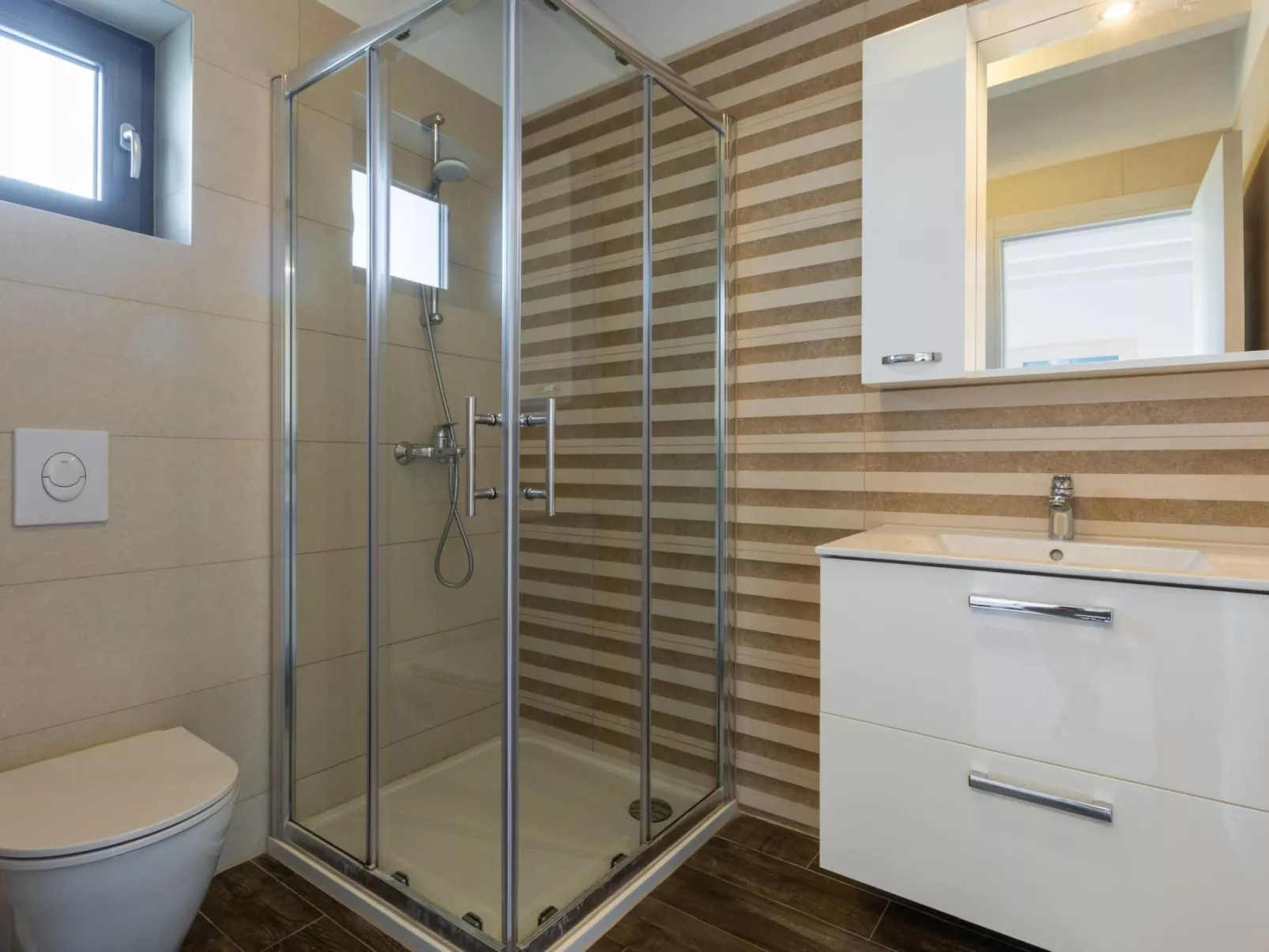 Villa Luna mit Pool, Sauna, Whirlpool, Tennisplatz-Drinnen