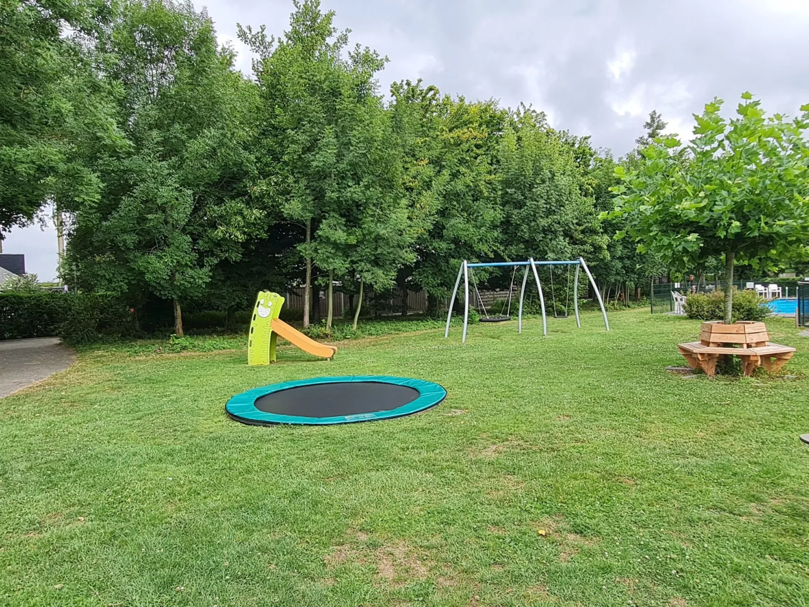 "Buurtweg 121"-Draußen