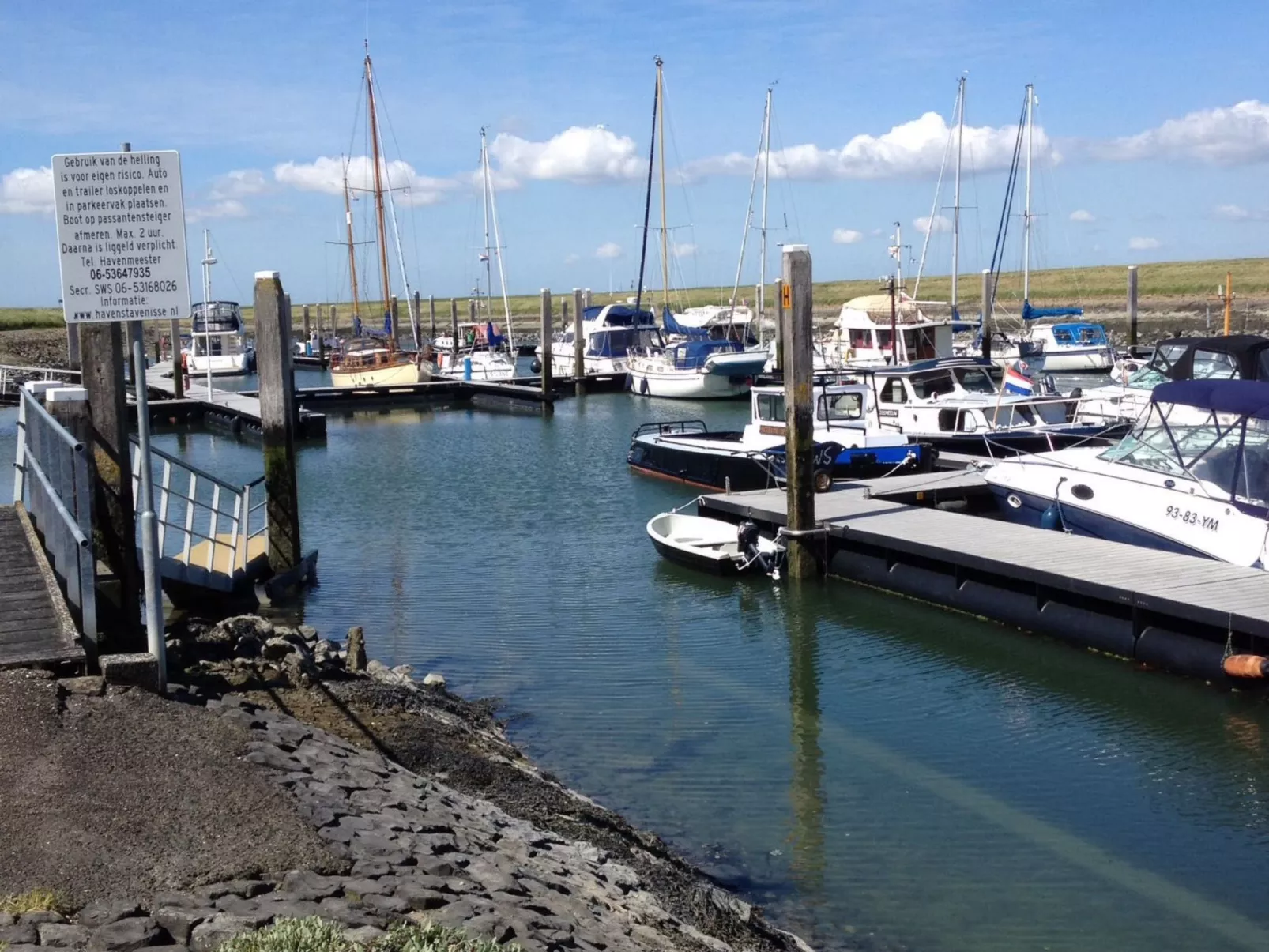 Gemütliche Hütte-Outside