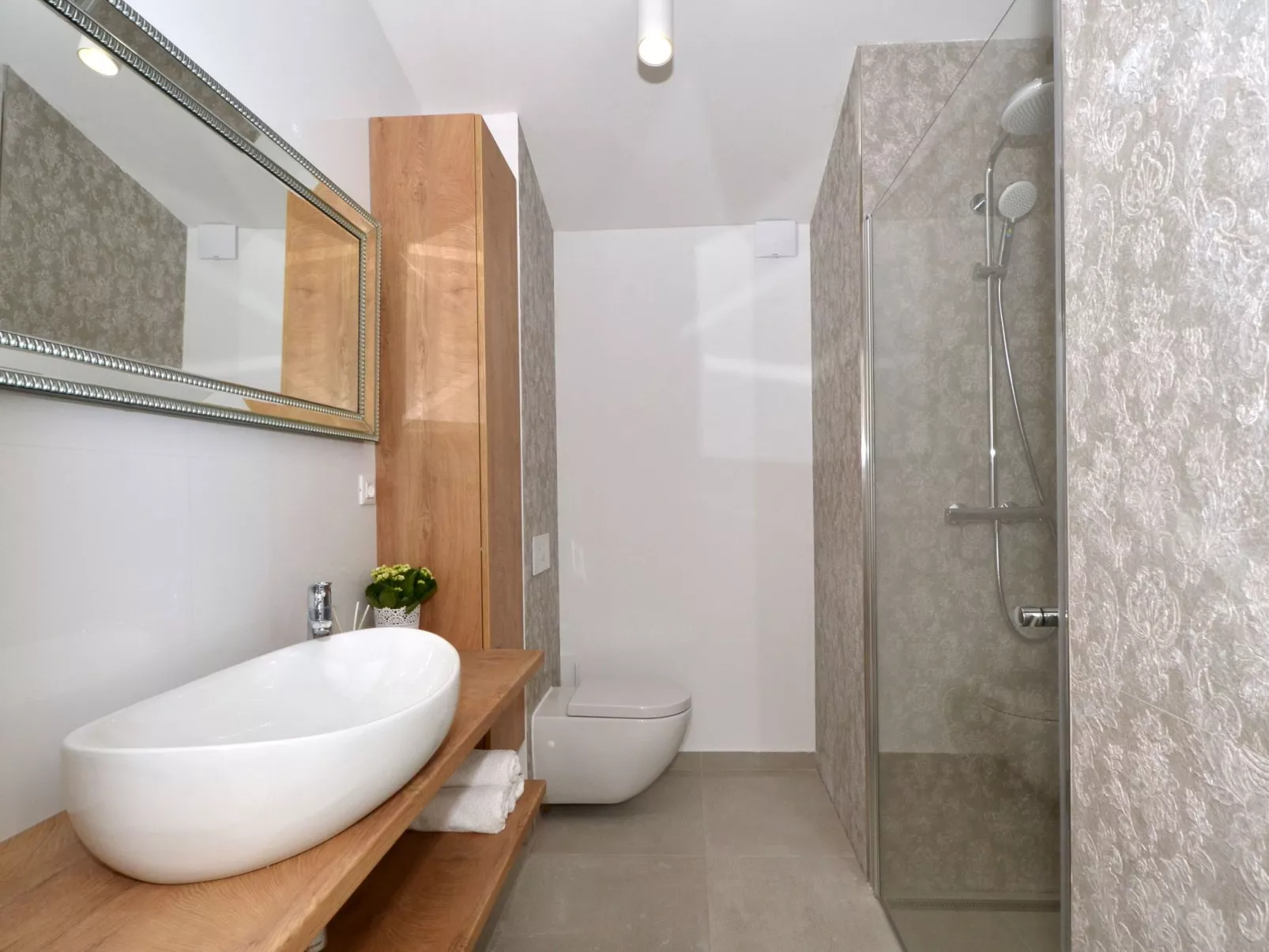 Haus in Dvornica mit privatem Parkplatz-Dedans