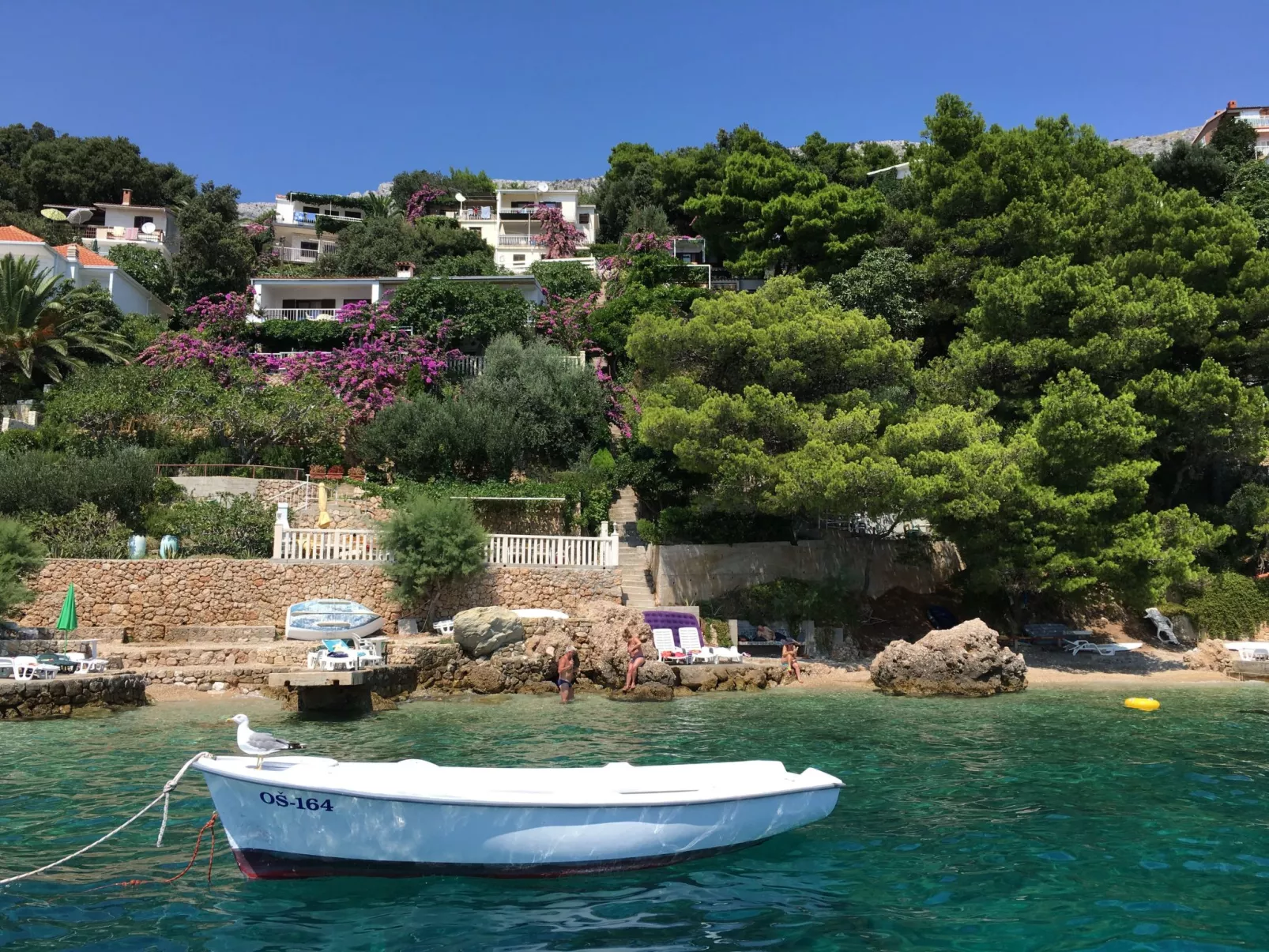 Haus am Wasser mit Blick aufs Wasser-Draußen