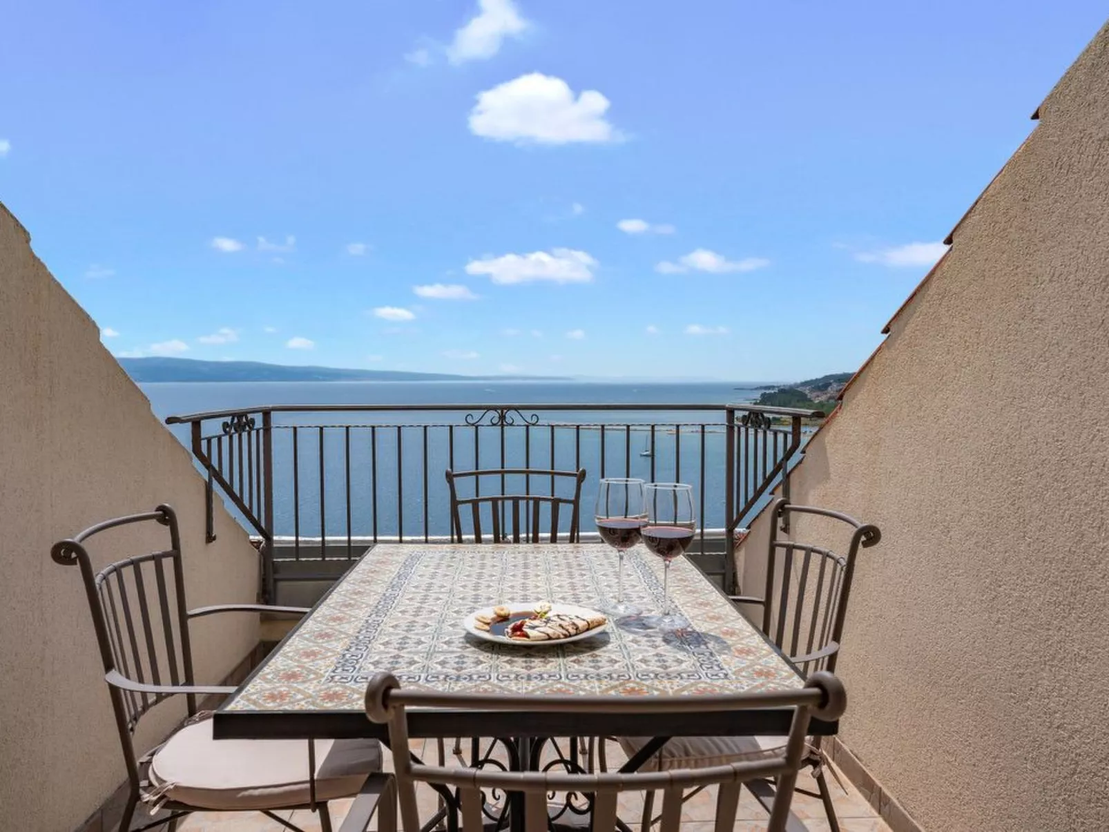 Ferienappartement mit zwei Meerblick-Balkonen-Draußen