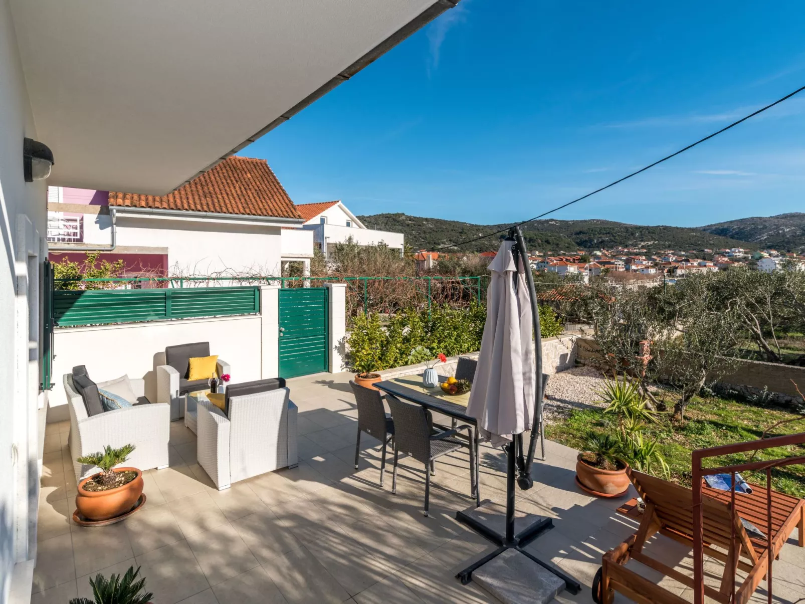 Modernes Ferienhaus mit Terrasse und Meerblick-Drinnen