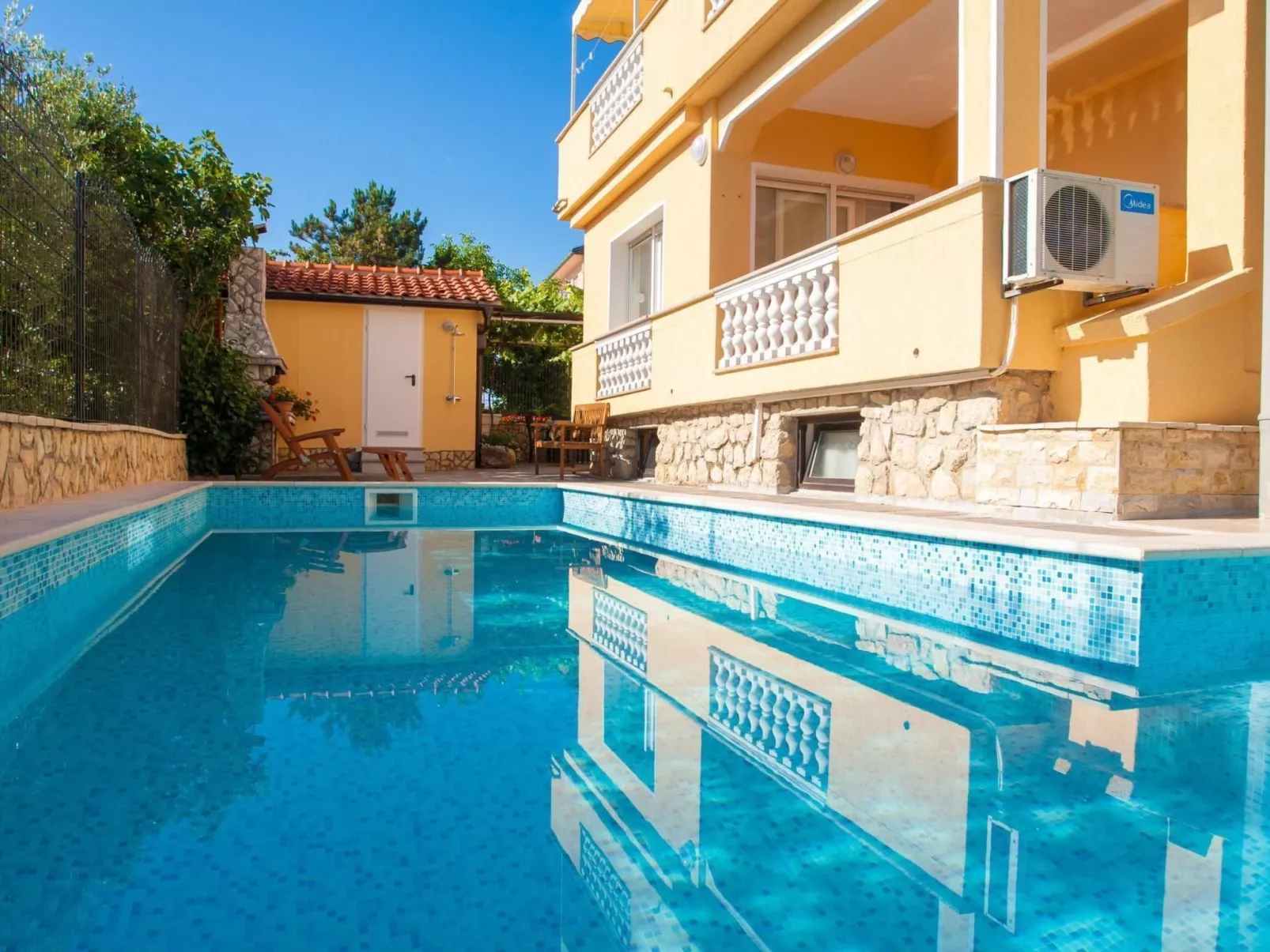 Ruhige Ferienwohnung Tina 8-Draußen