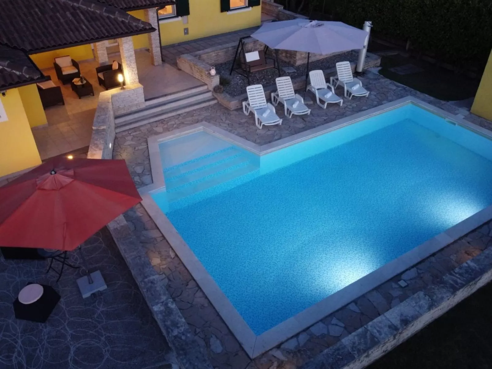 Villa für 10 Personen mit großem Garten - TA Leut-Draußen