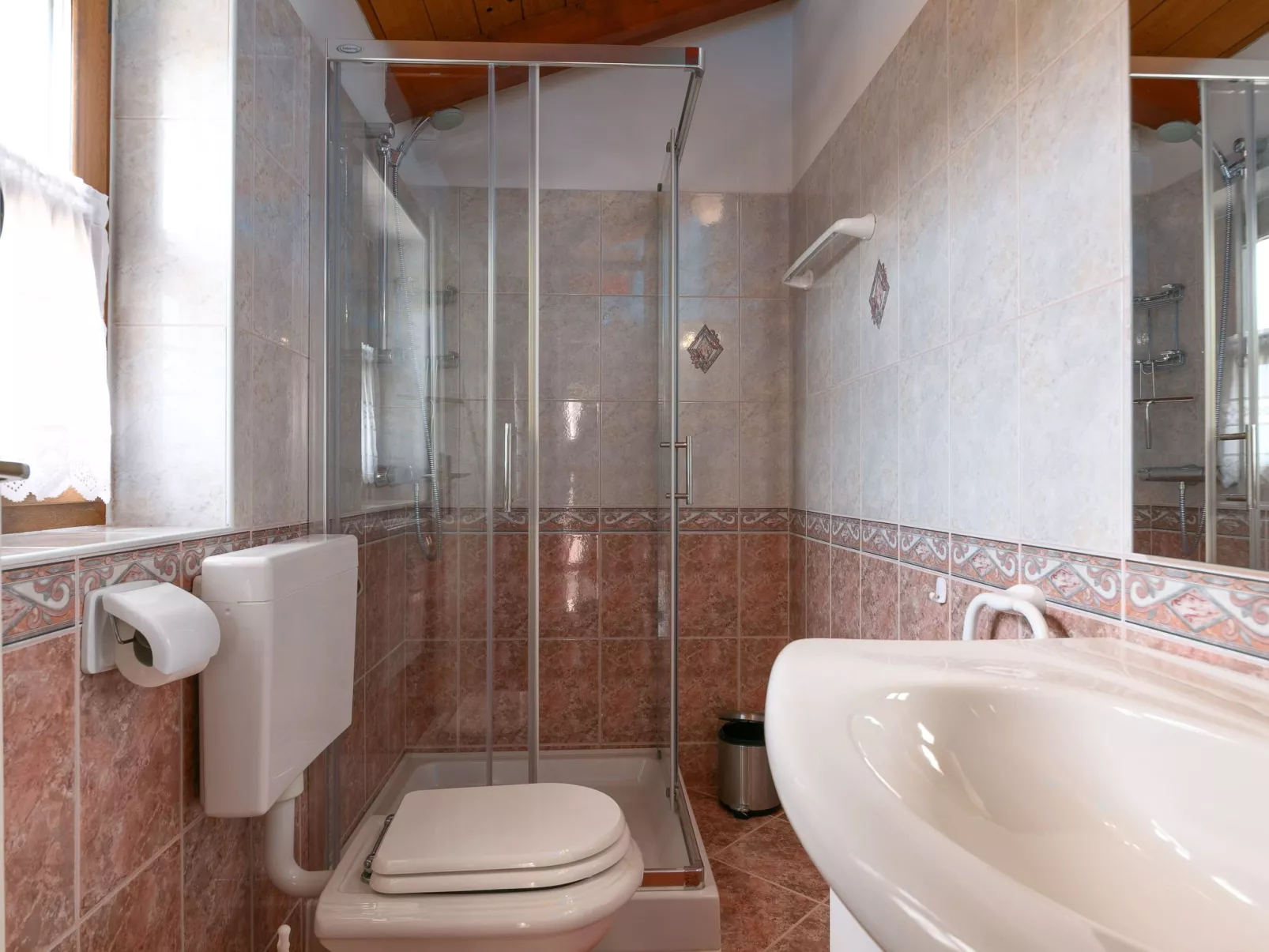 Villa Shirin-Drinnen