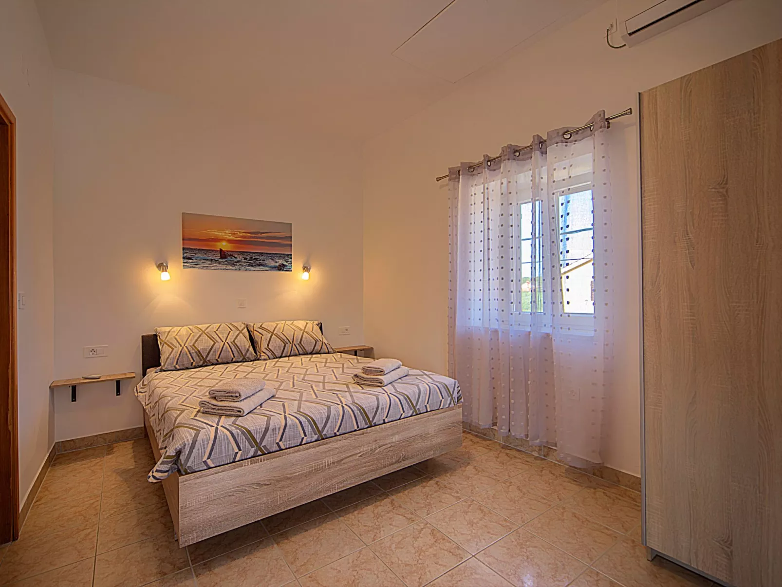 Villa mit Garten, Grill und Terrasse-Dedans