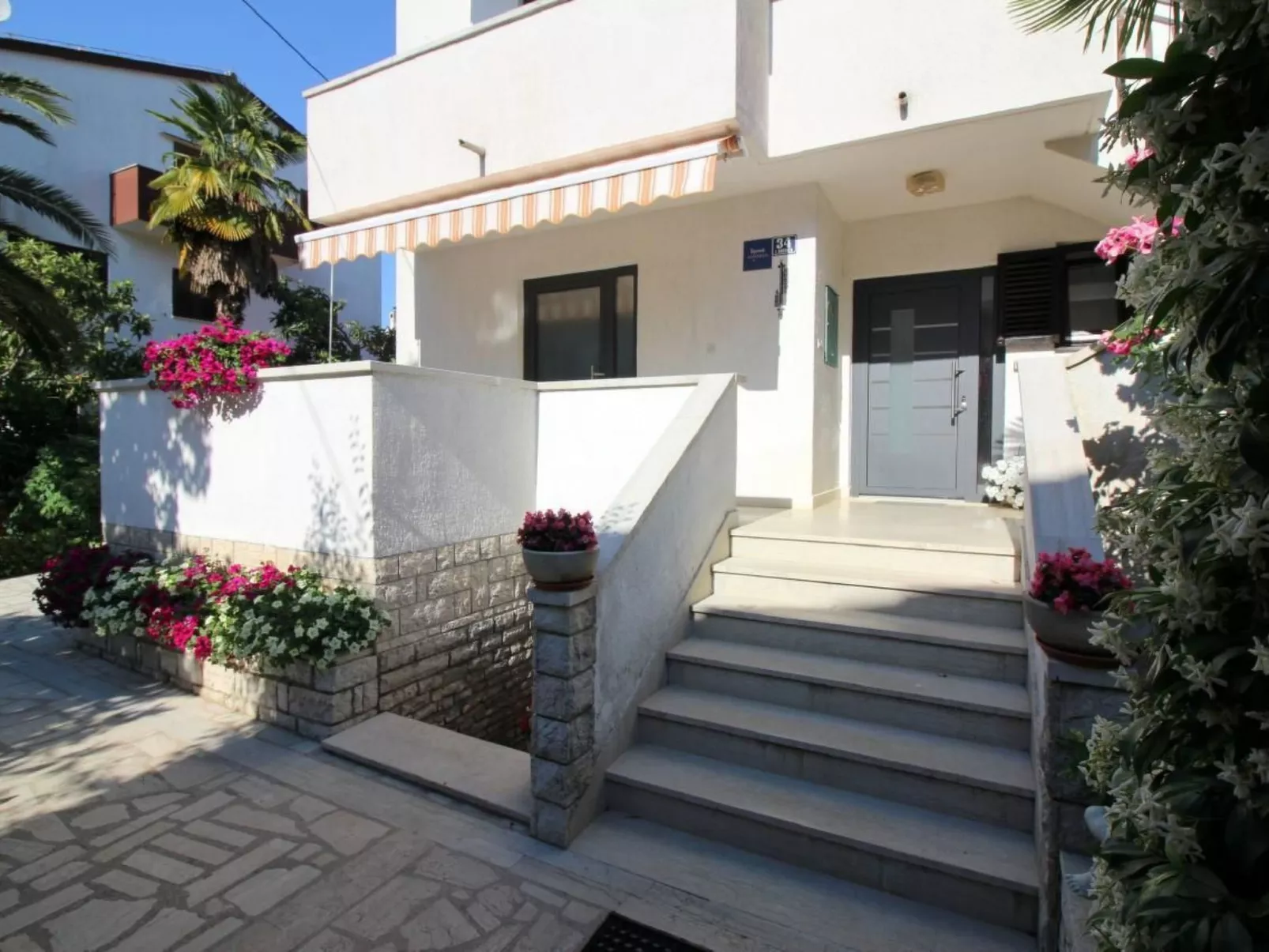 Sabina B4-Image-tags.info