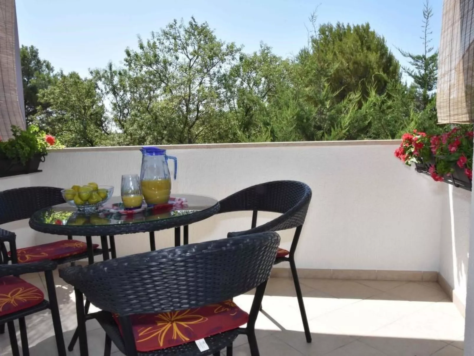 Wohnung mit Garten in der Nähe des Zentrums-Draußen