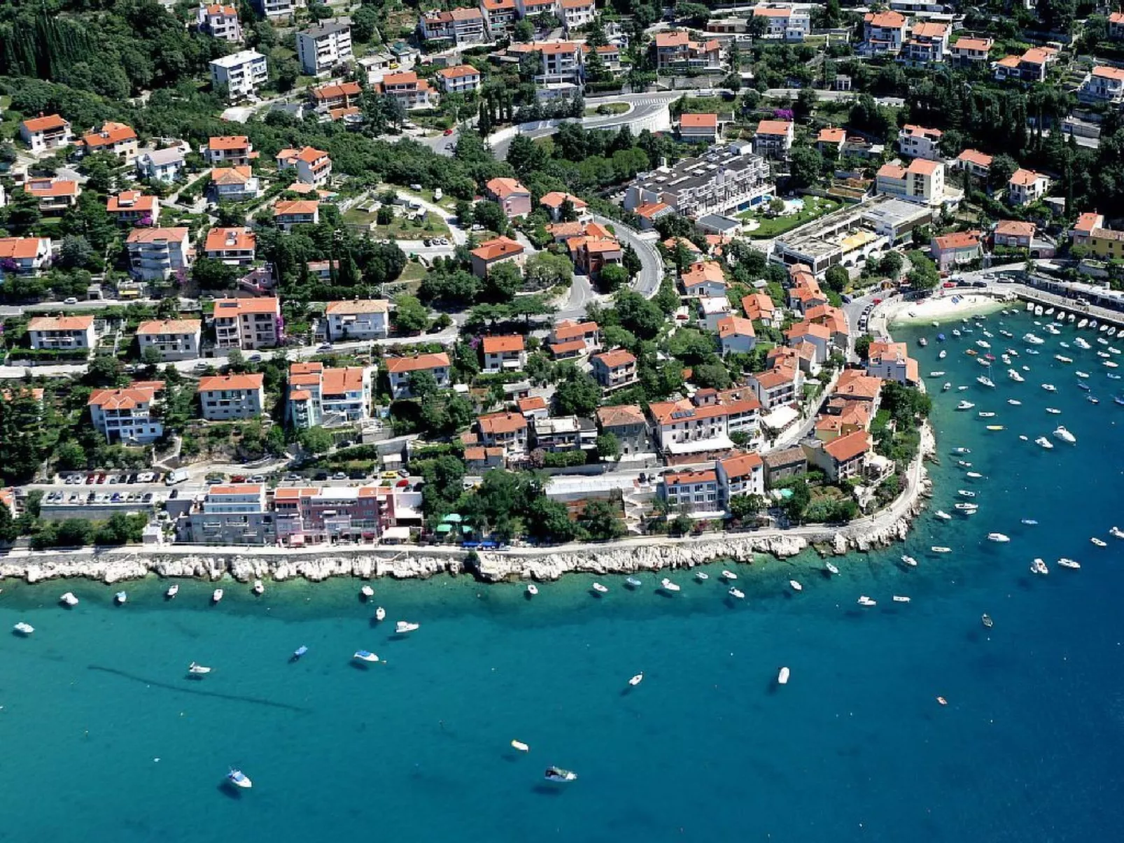 Vollständig freistehendes Haus mit schönem Garten-Dehors