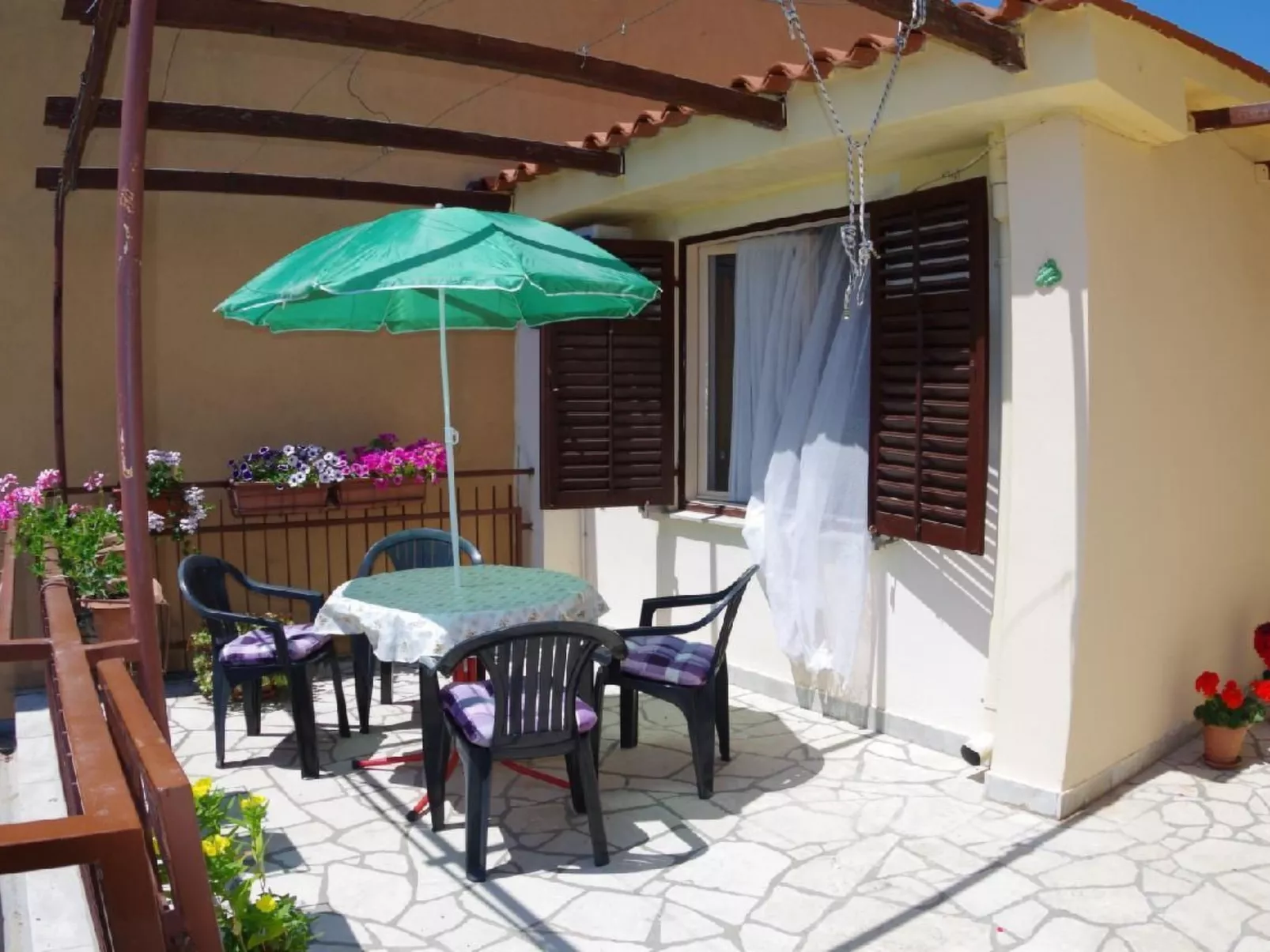 Schönes Apartment in Pješčana Uvala, Strand in der Nähe-Dehors