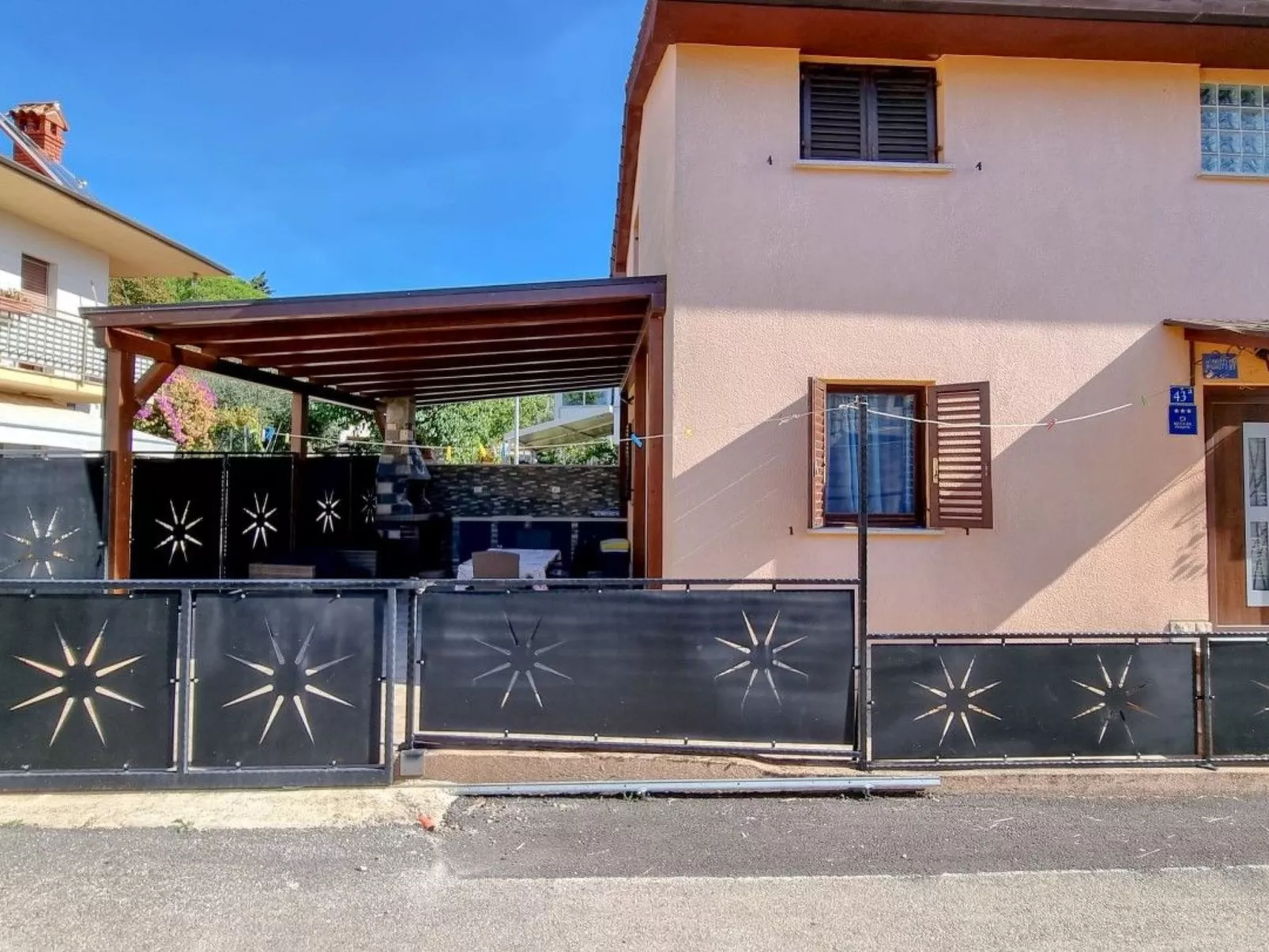 "Ivan" direkt am Strand-Outside