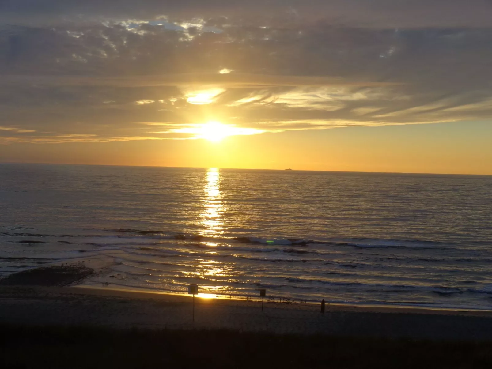 Gemütlicher Bungalow für 4 Personen-Draußen