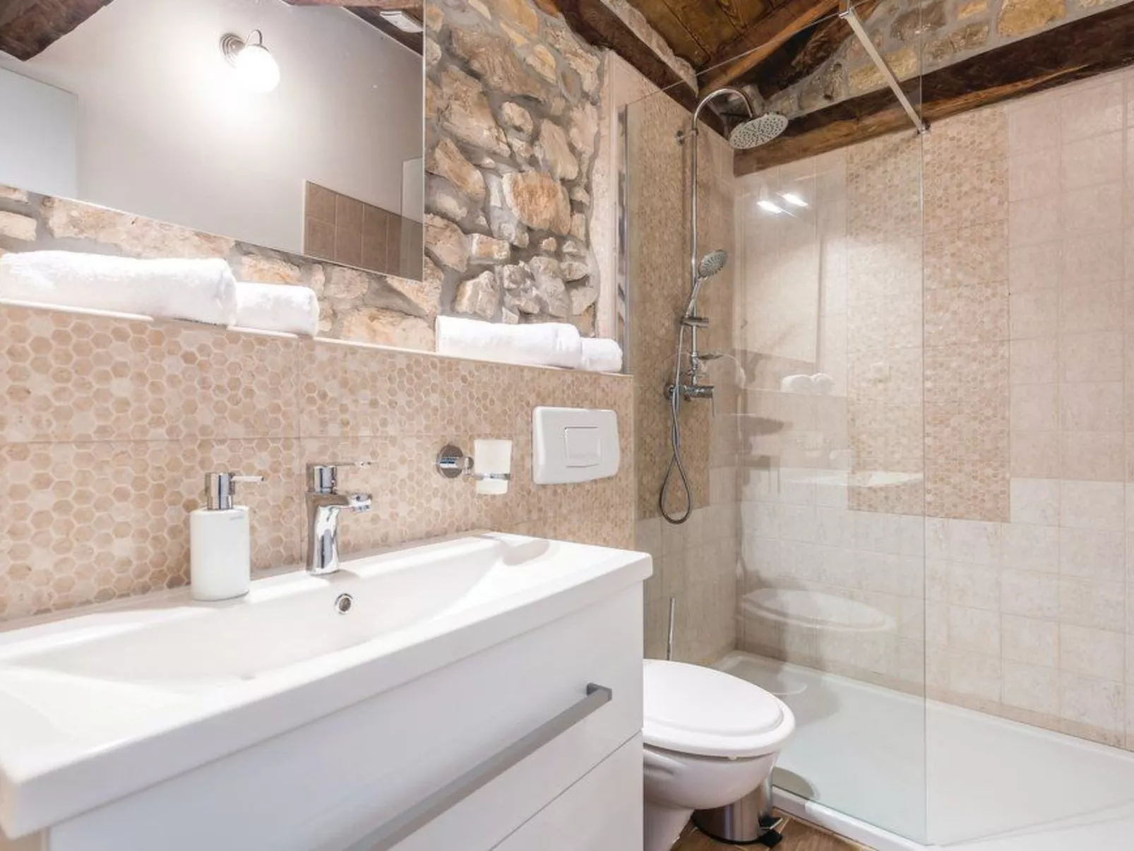 In Lovranska Draga mit großem Kamin-Inside