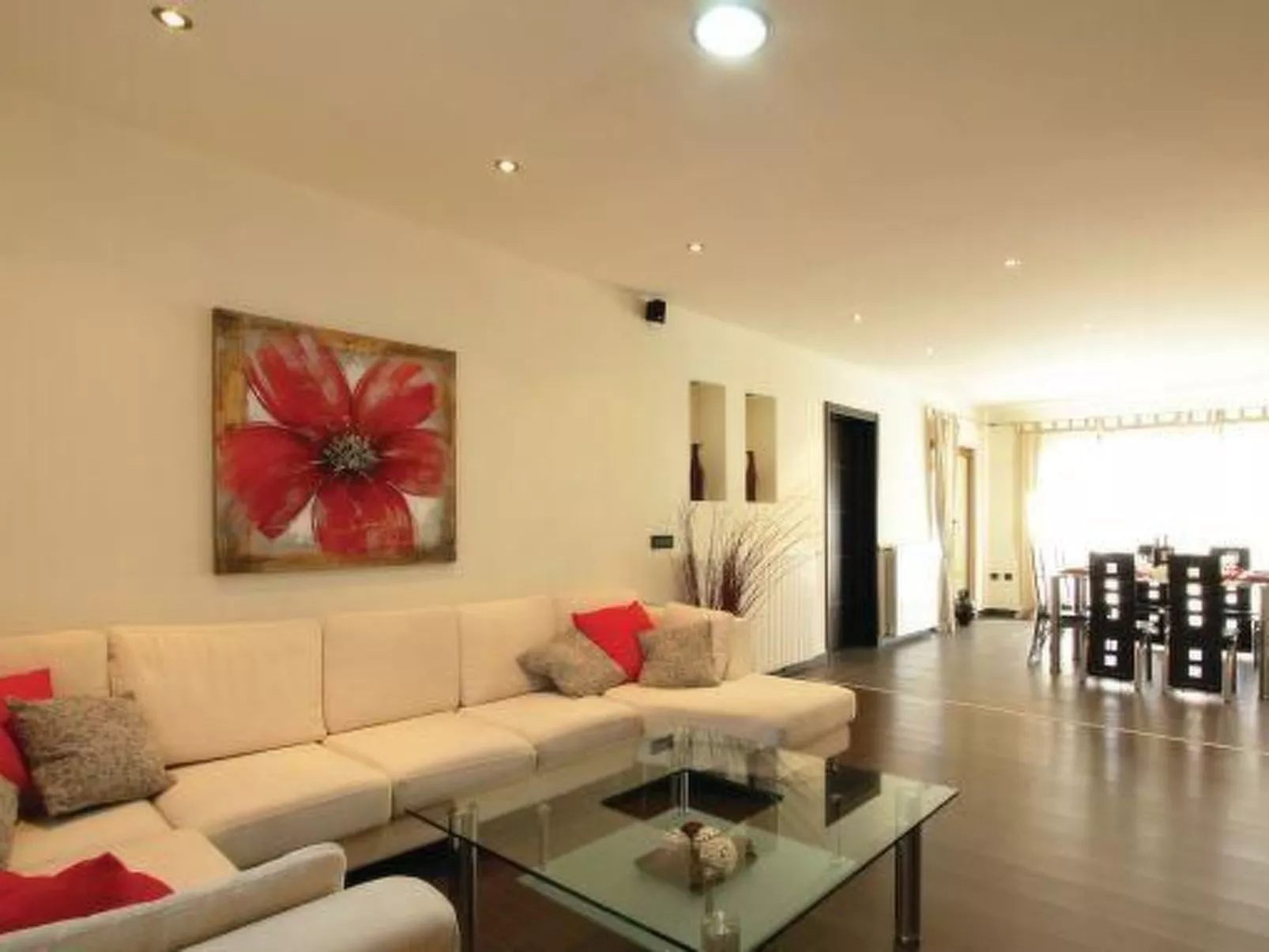 Luxuriöse Villa mit riesigem Olivenbaum-Garten, Sonnenterrasse, großem Pool und-Drinnen