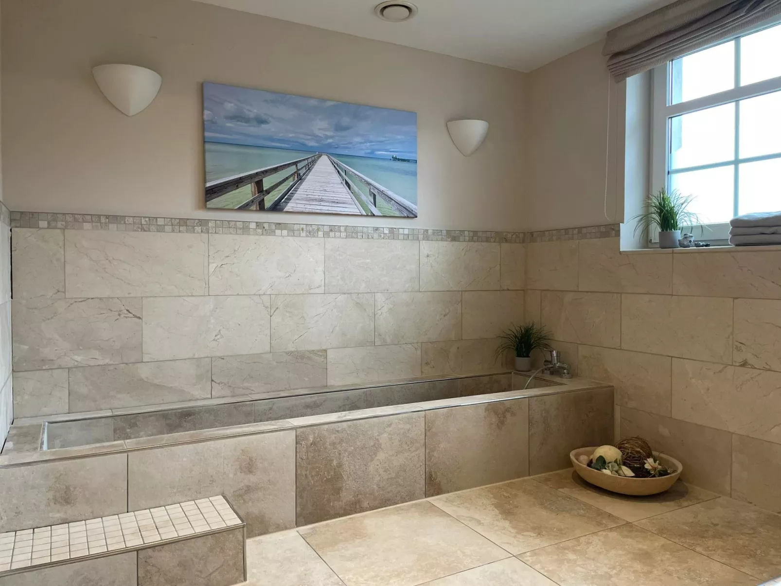 Helle Ferienwohnung mit Wellnesslandschaft-Image-tags.info