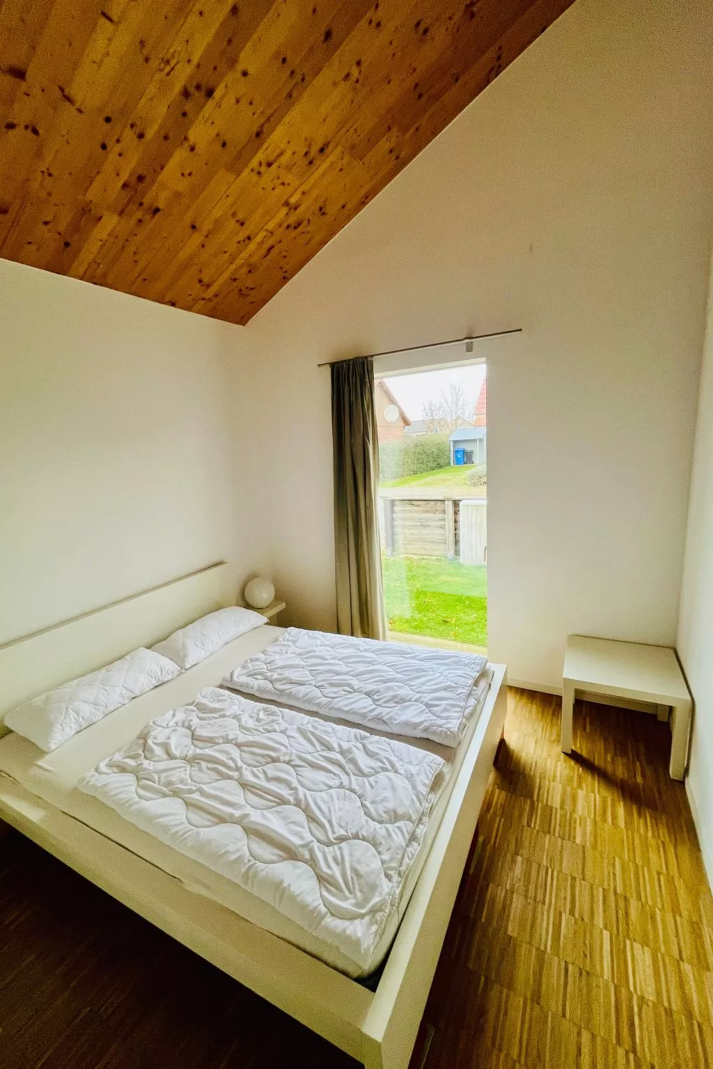 Strandnahes Ferienhaus mit Terrasse und Stellplatz-Dedans