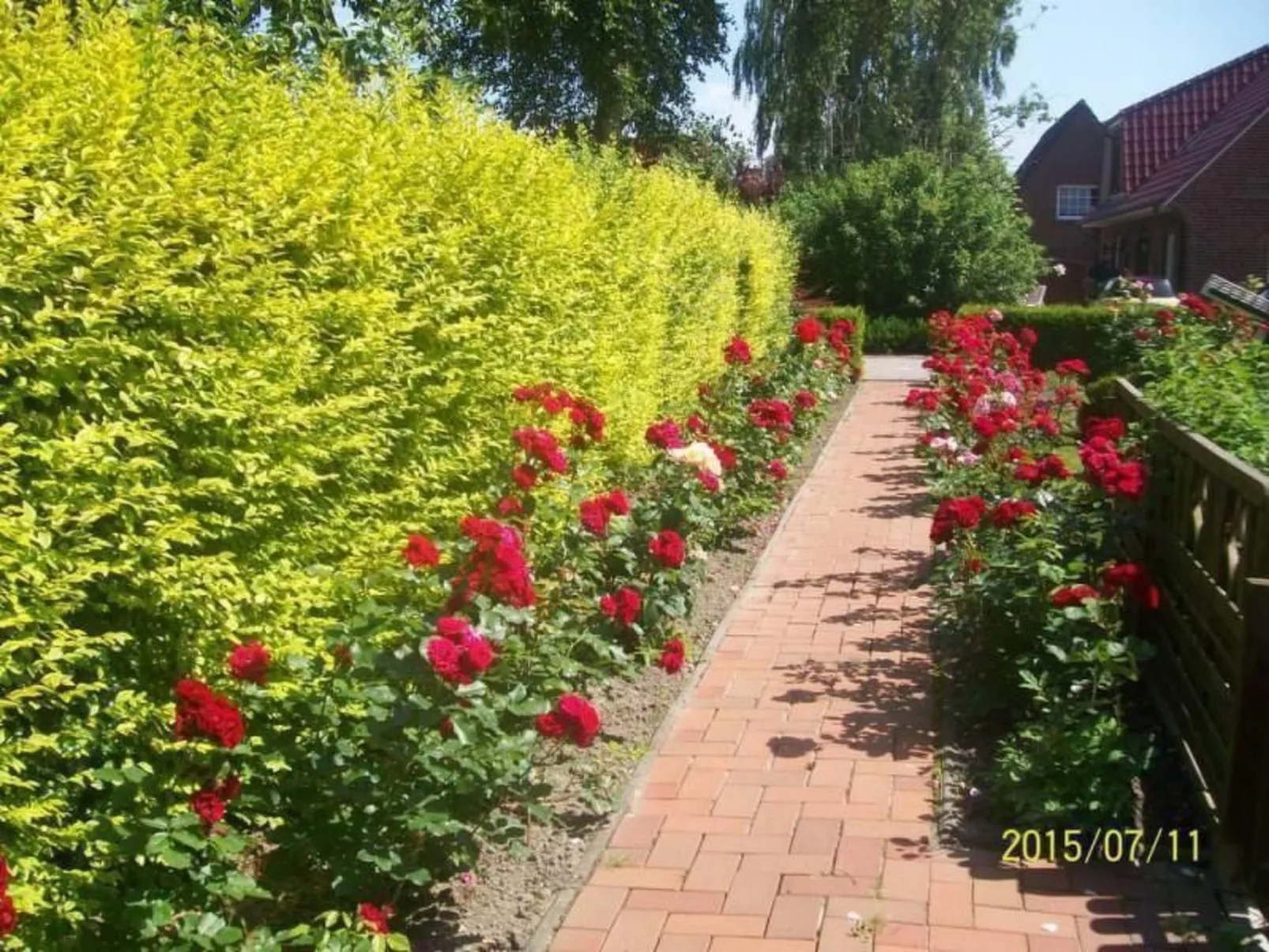 Mit umfriedetem Garten und Terrassen-Image-tags.info