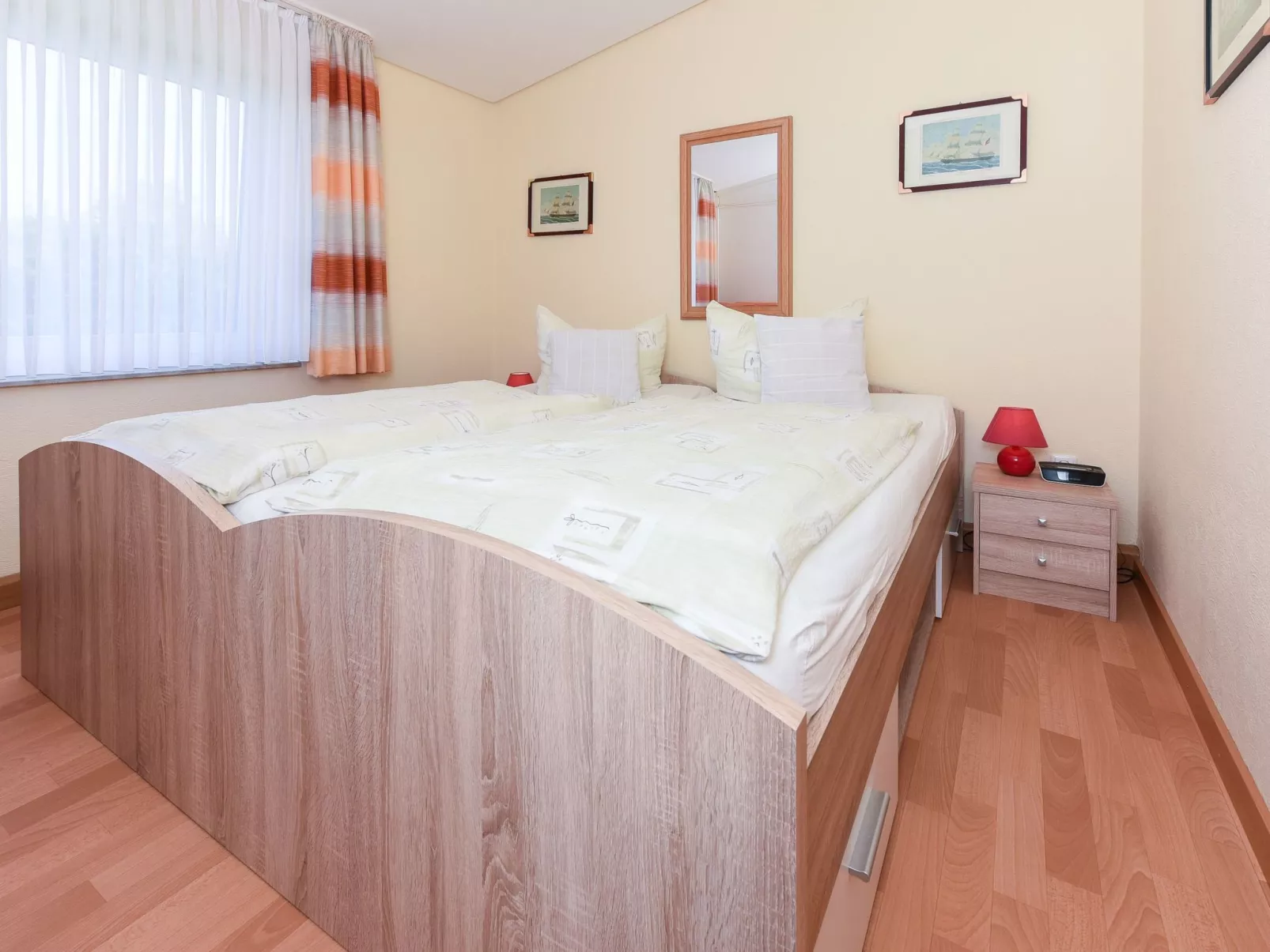 Strandnahes Ferienhaus mit Kinderspielplatz-Dedans