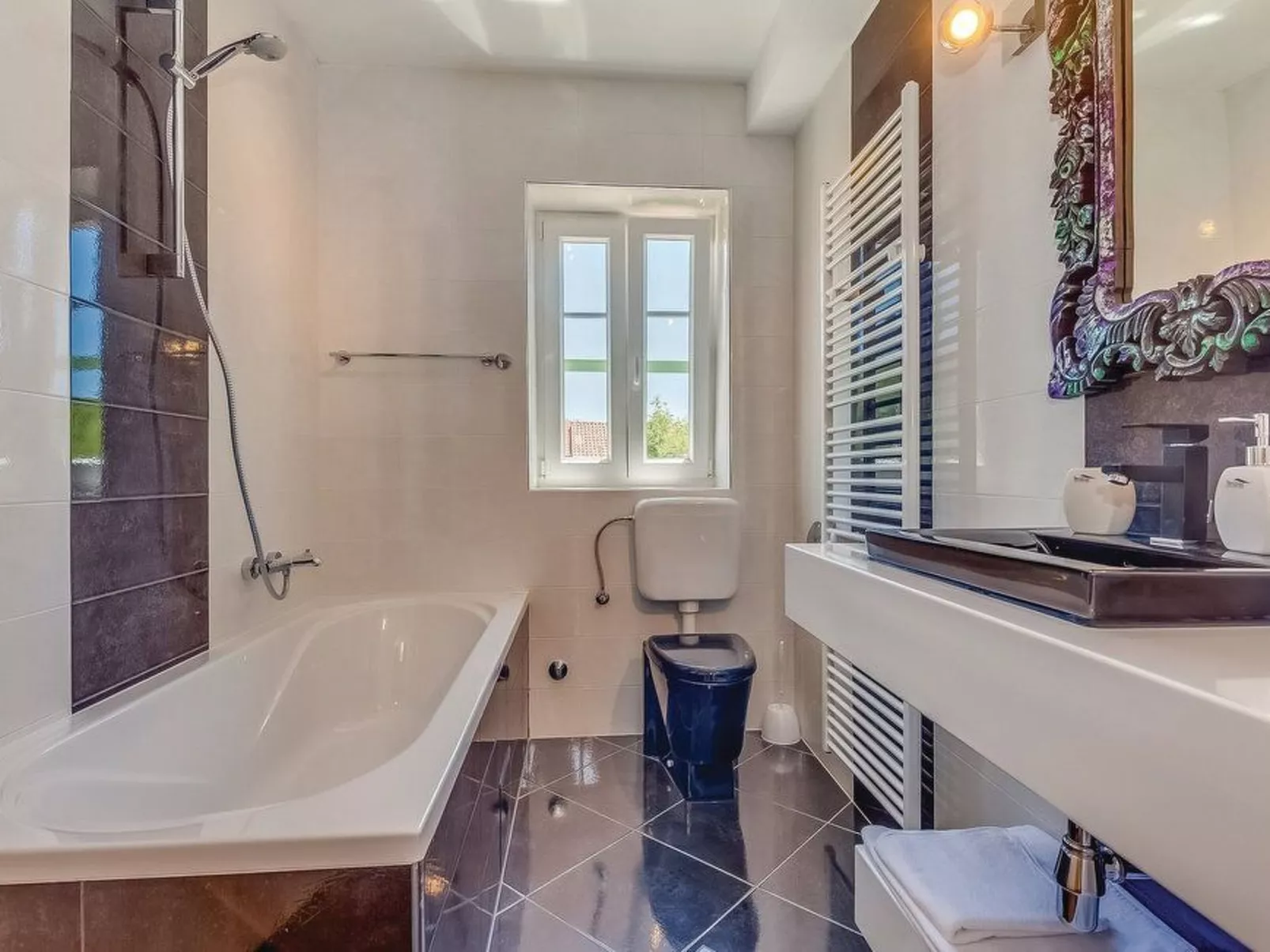 Geräumige, topmoderne Ferienvilla mit eigenem Pool-Image-tags.info