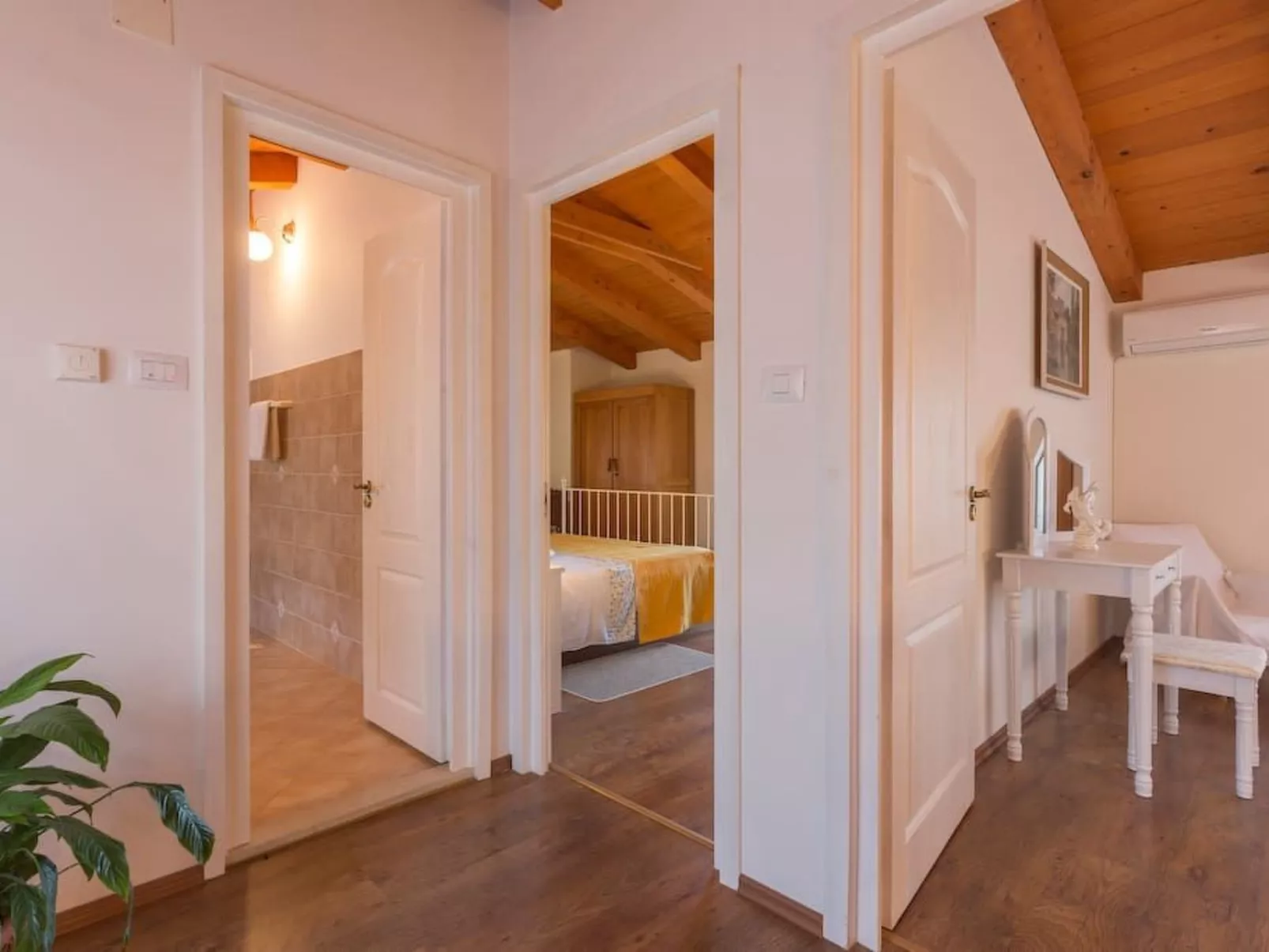 Modernes Ferienhaus in Vadreš mit Privatem Pool-Dedans