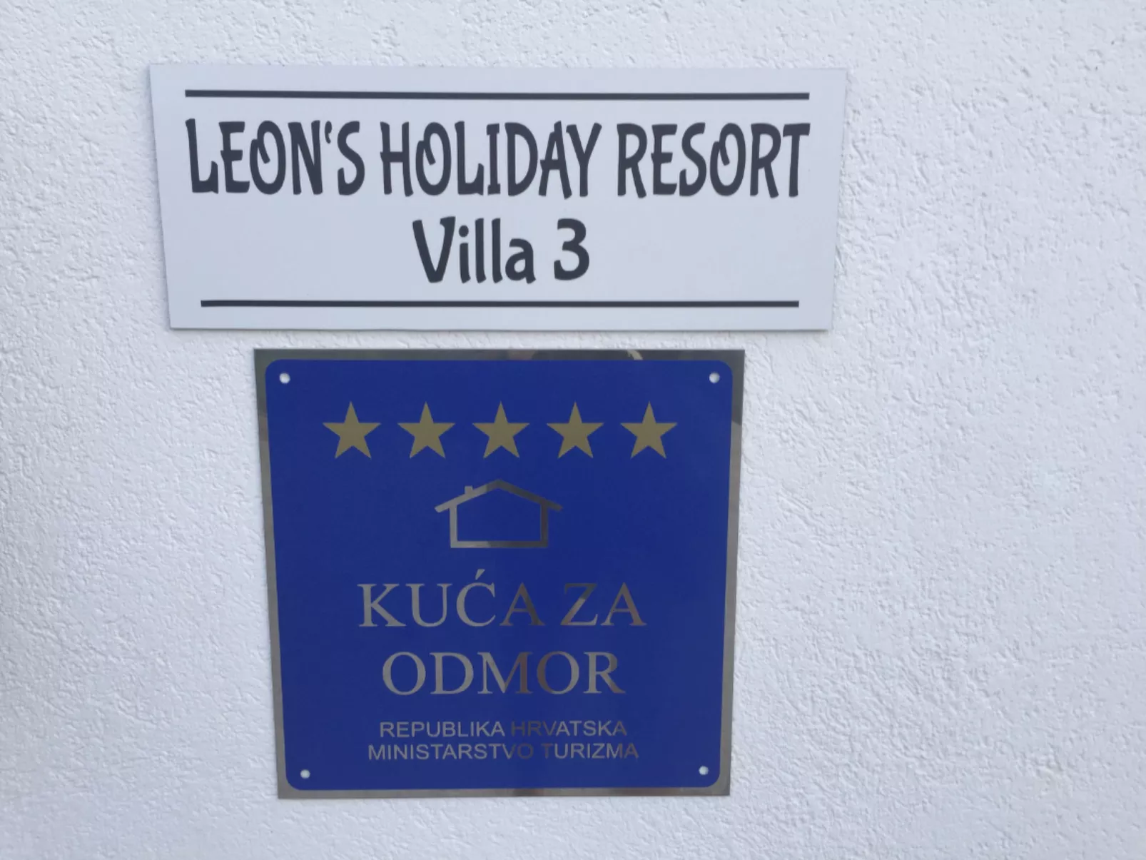 Leon's Holiday Homes-Dehors