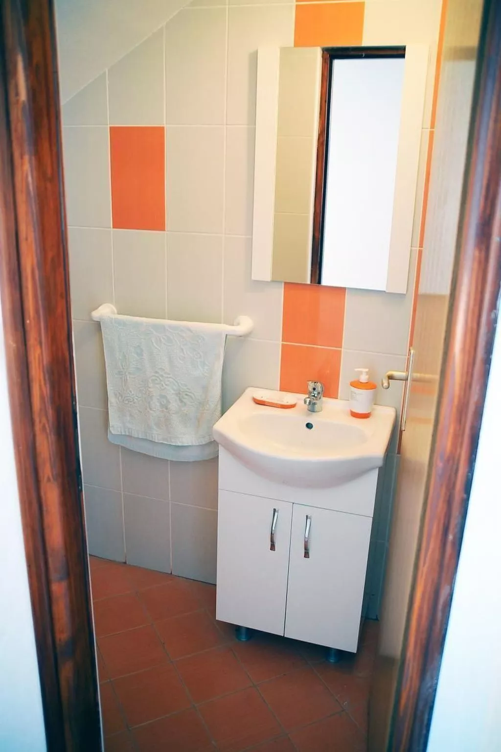 Ruhiges Ferienhaus mit Balkon und Garten-Image-tags.info