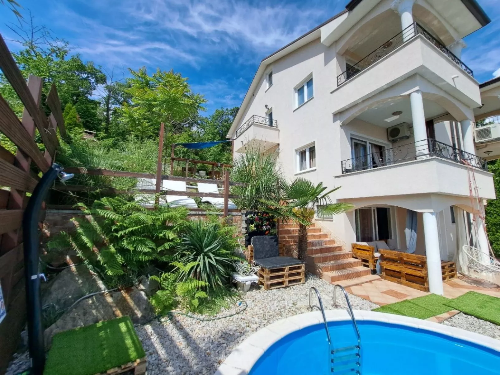 Wunderschöne Luxus-Familienvilla Emily-Dehors