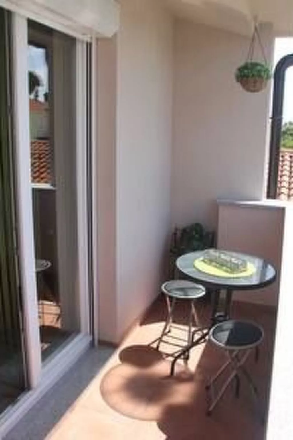 Mit Balkon für vier Personen-Inside