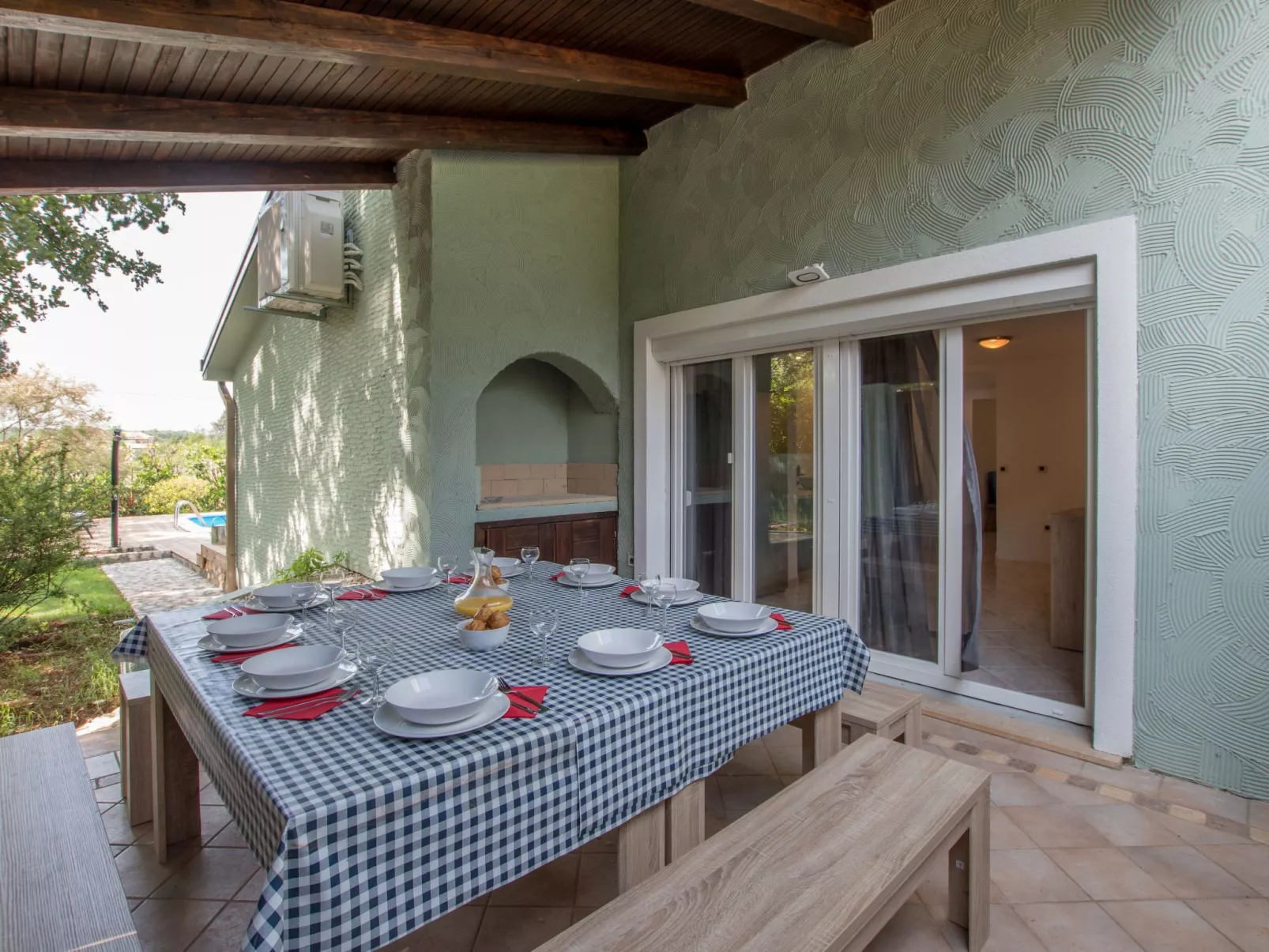 Für 10 Personen und 2 Kinder in Juricani, Istrien (Istrische Riviera)-Draußen