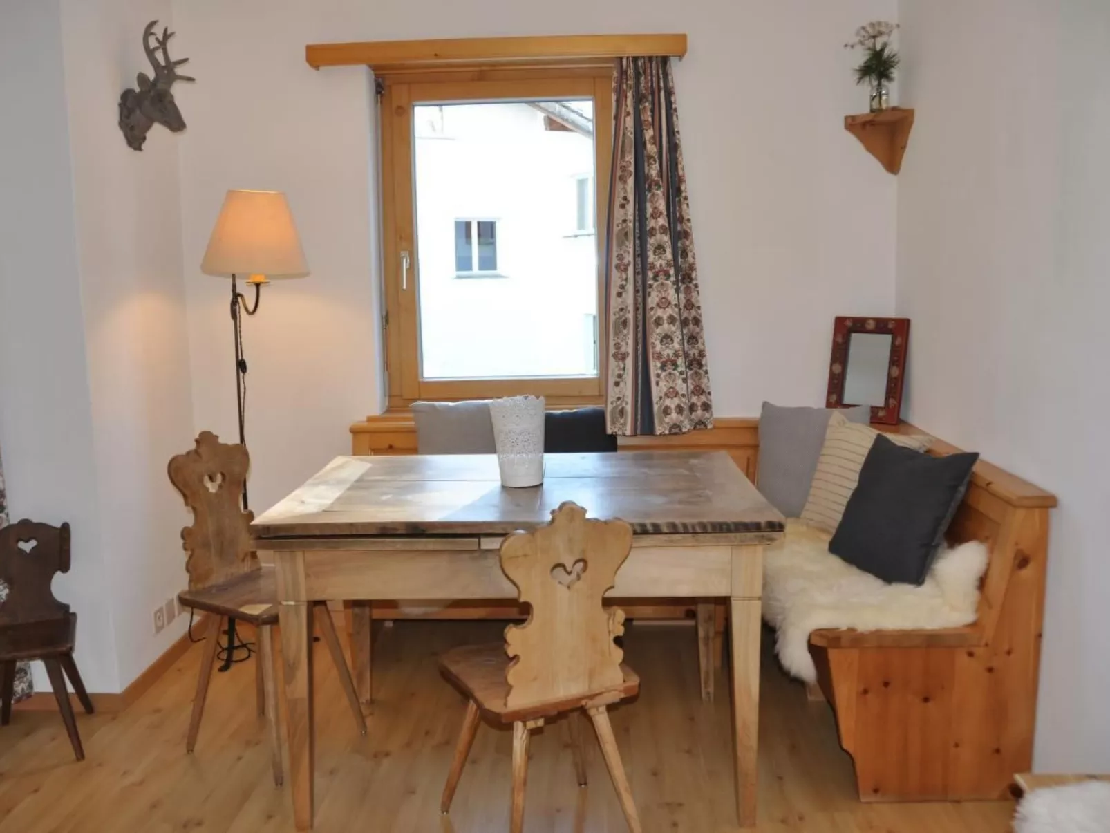 Chesa Sunasain V5-Drinnen