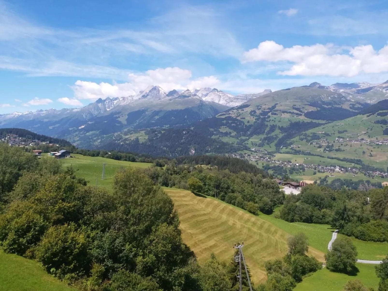 Aparthaus Surselva, direkt an der Skipiste-Dehors